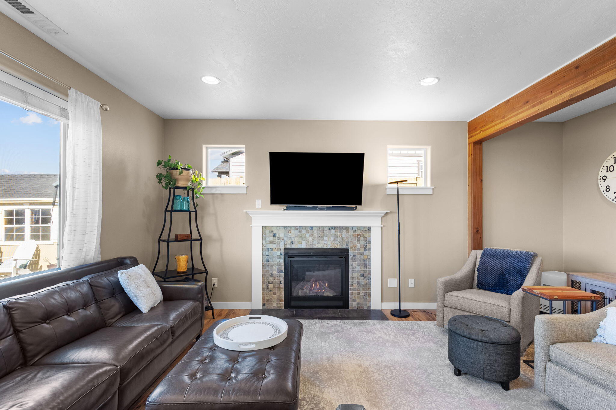 4577 SW Volcano Avenue