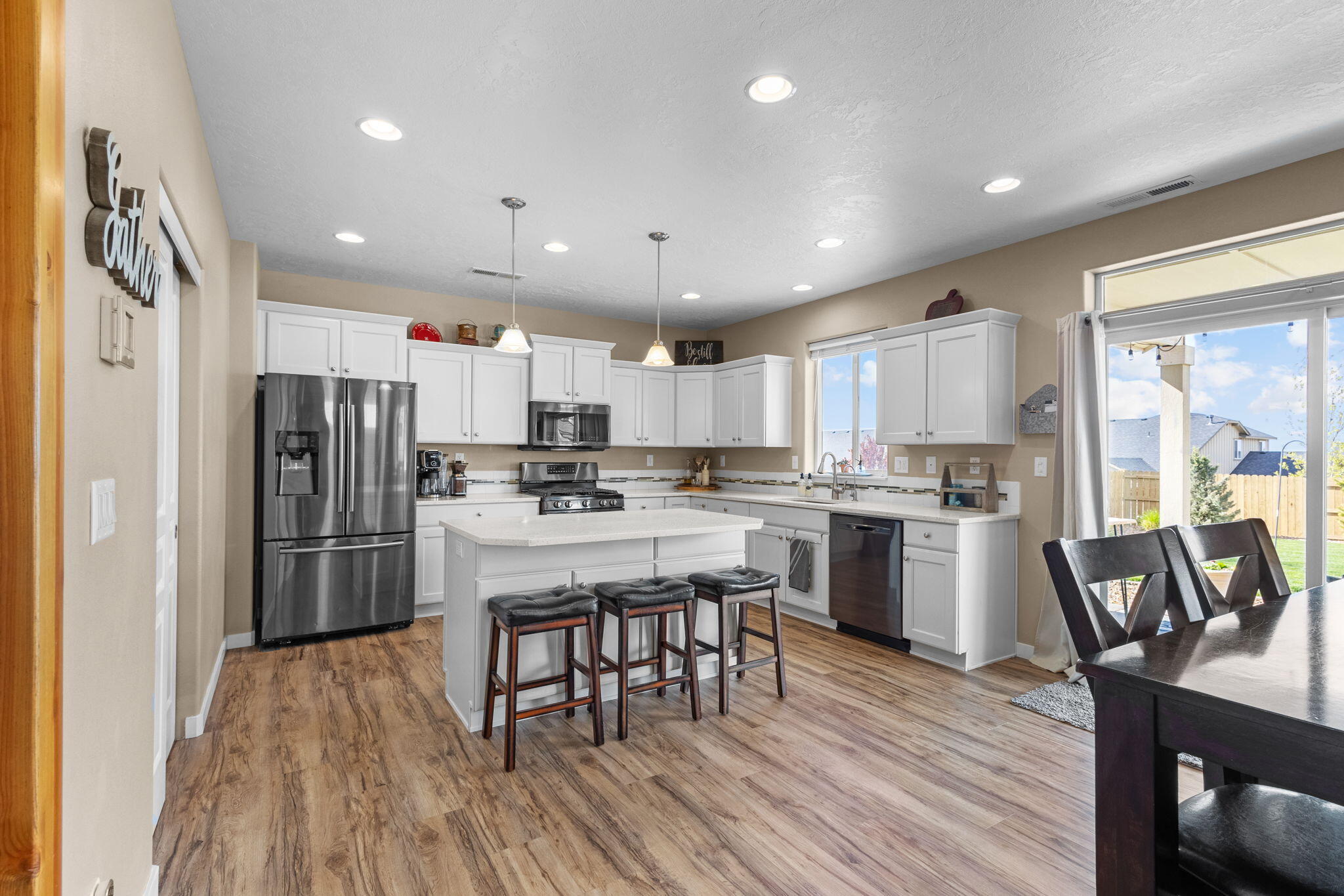 4577 SW Volcano Avenue