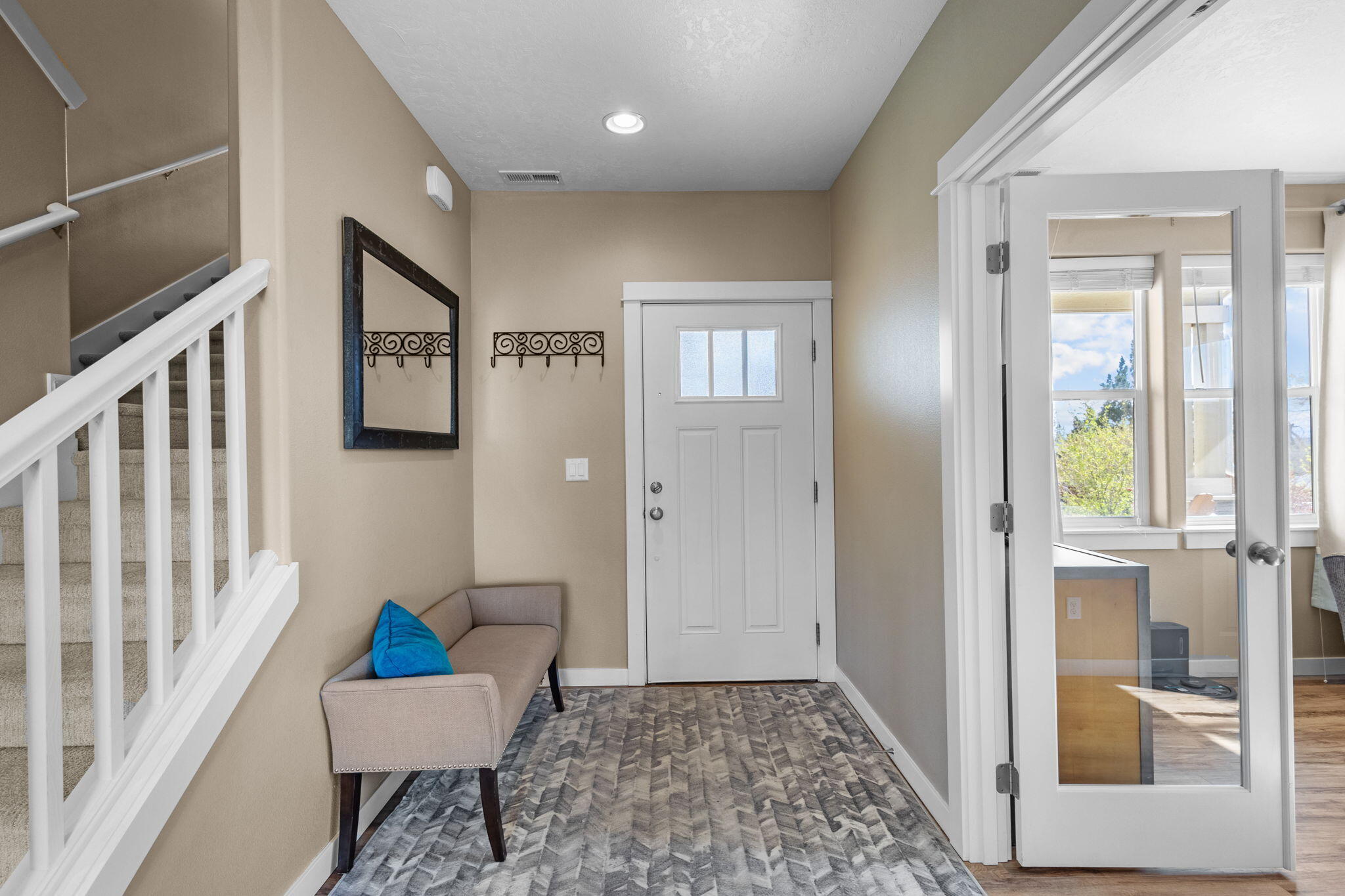 4577 SW Volcano Avenue