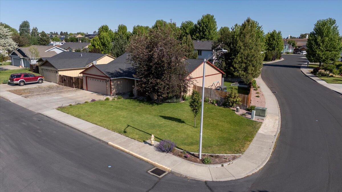 2201 SW Stonehedge Court