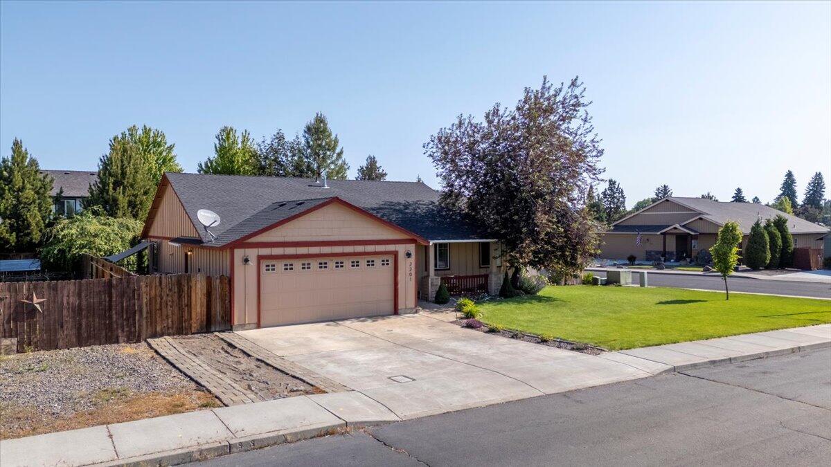 2201 SW Stonehedge Court