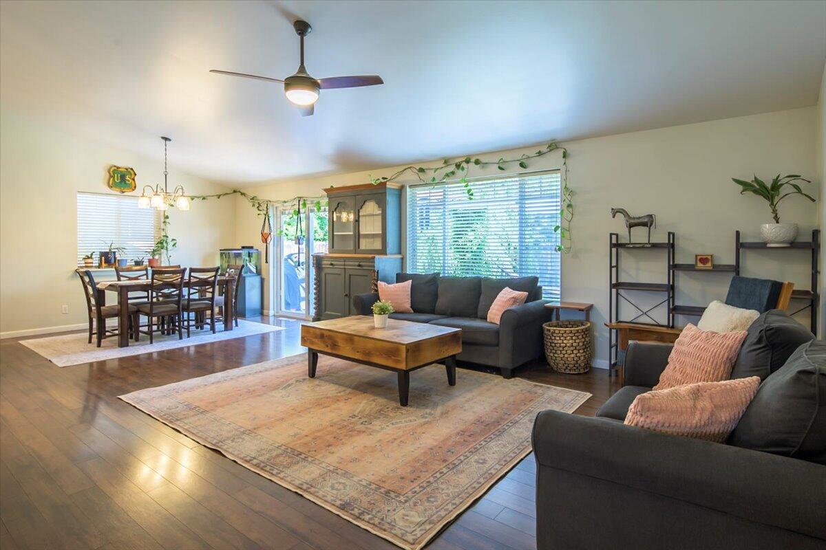 2201 SW Stonehedge Court