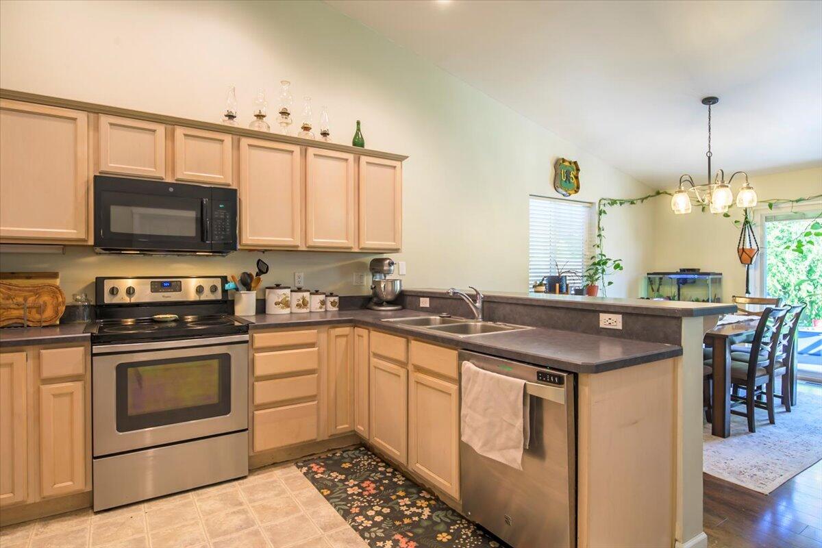 2201 SW Stonehedge Court