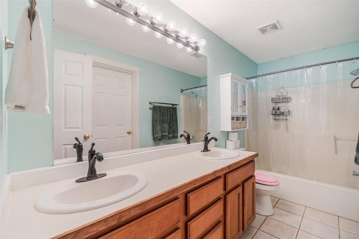 2228 SW Stonehedge Court