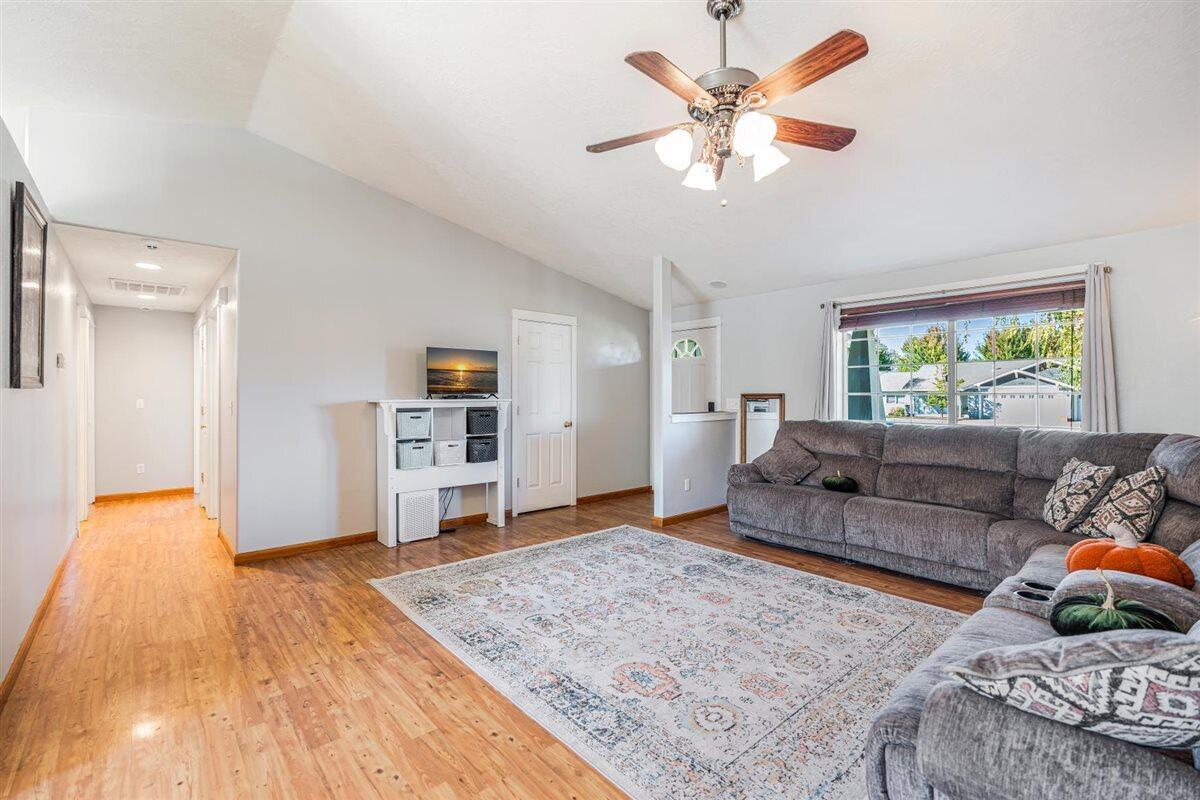 2228 SW Stonehedge Court