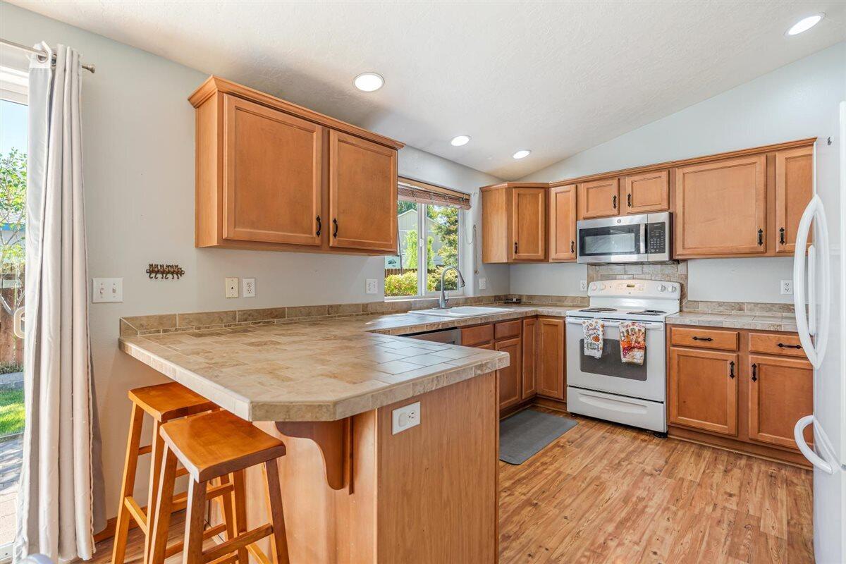 2228 SW Stonehedge Court