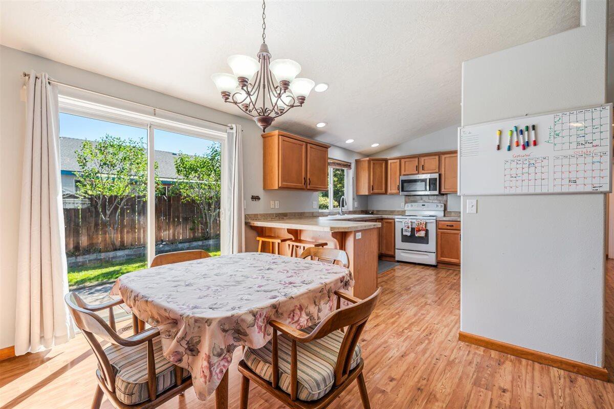 2228 SW Stonehedge Court