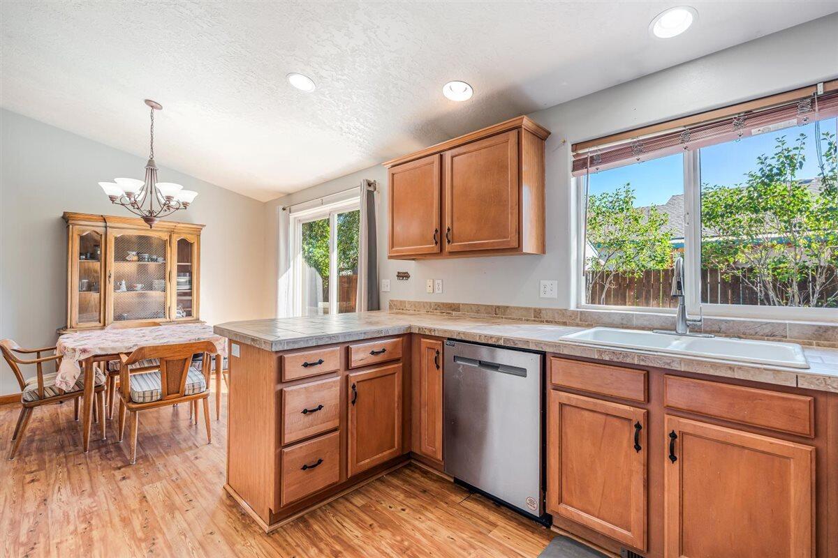 2228 SW Stonehedge Court