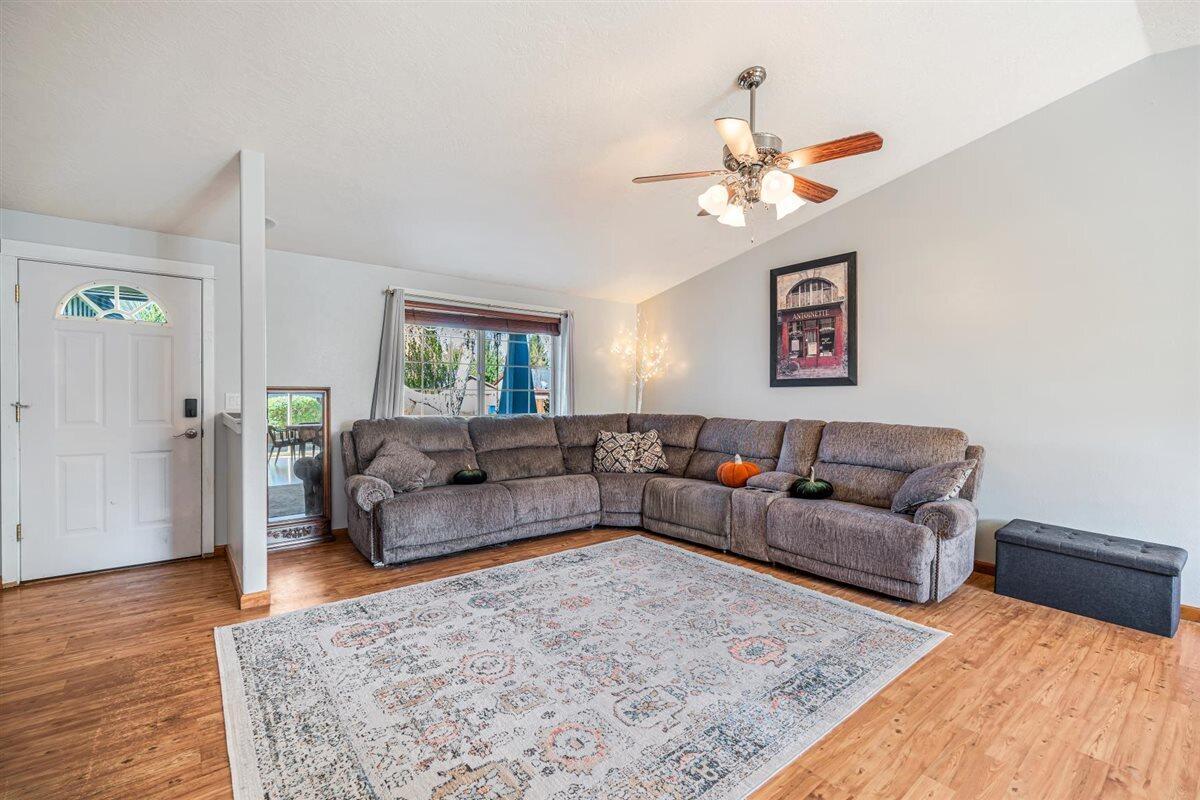 2228 SW Stonehedge Court