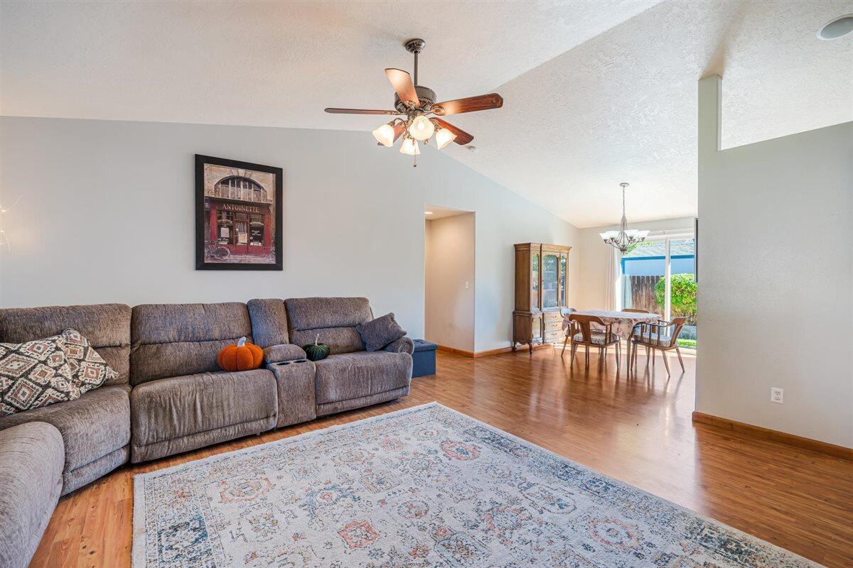 2228 SW Stonehedge Court