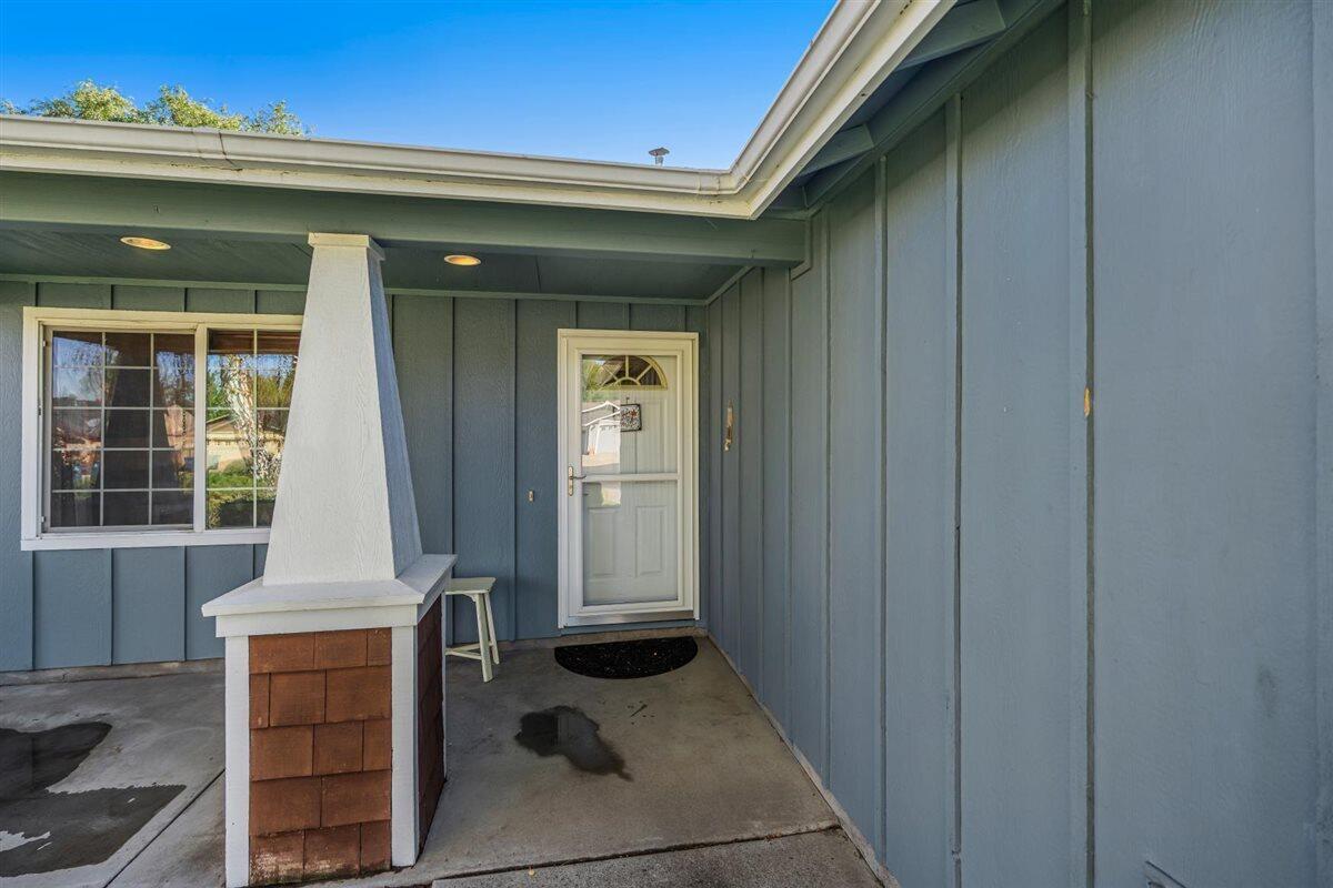 2228 SW Stonehedge Court