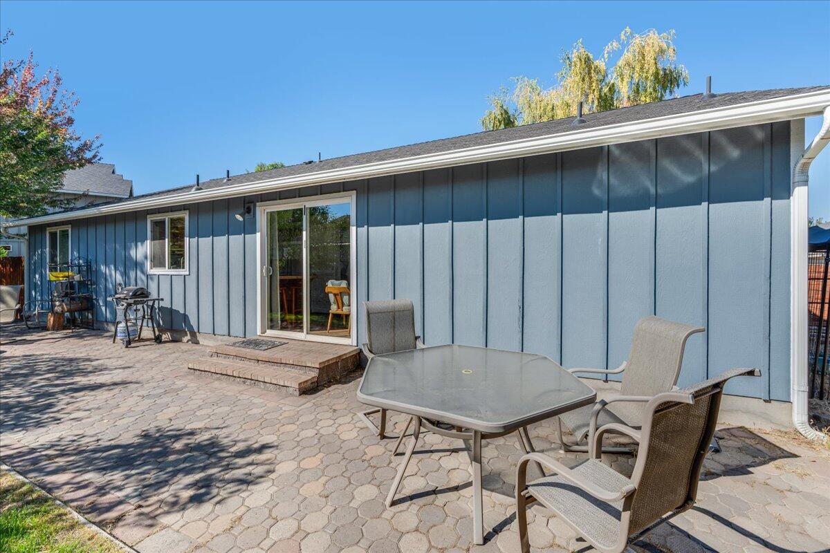 2228 SW Stonehedge Court