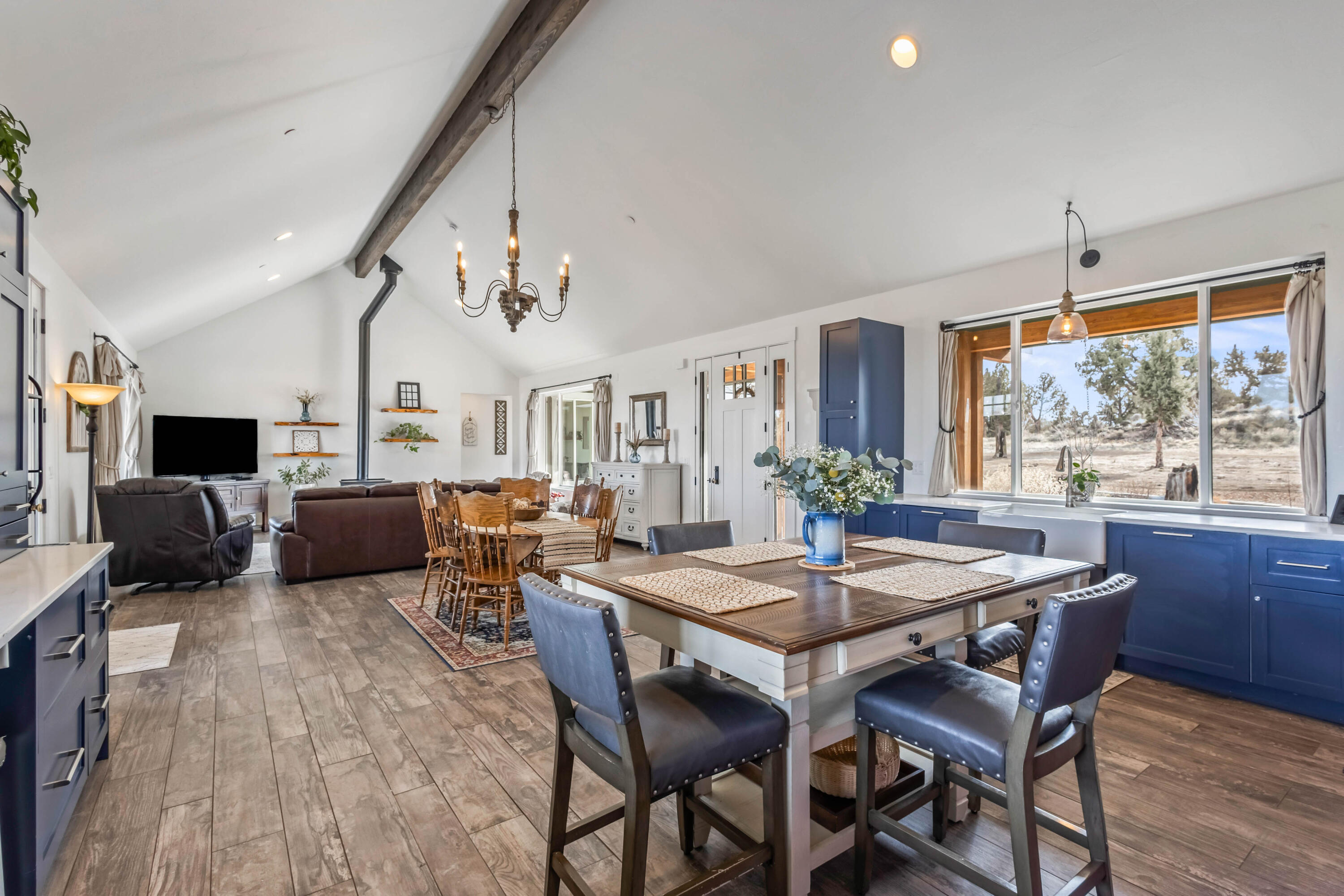 18385 SW Mount Adams Loop