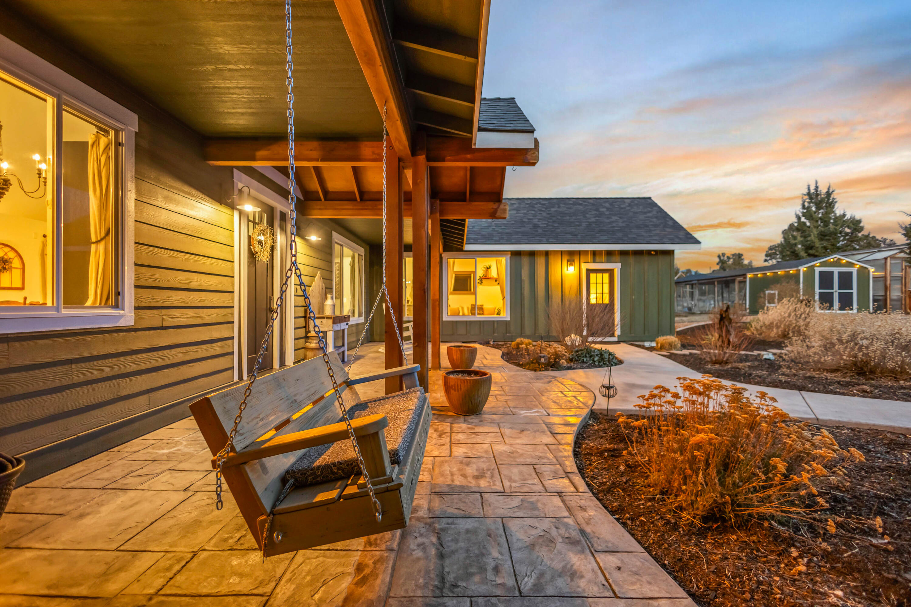 18385 SW Mount Adams Loop