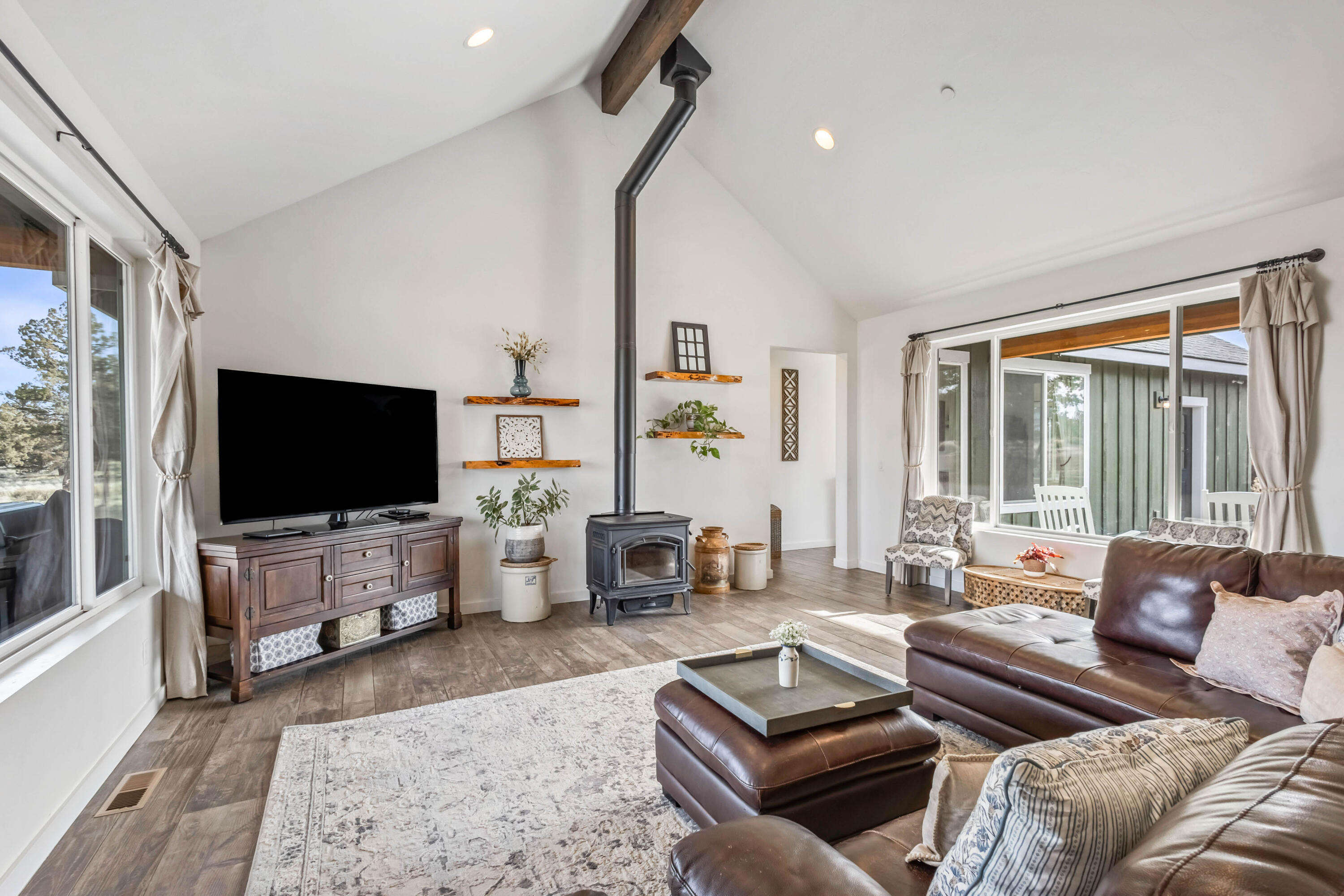 18385 SW Mount Adams Loop