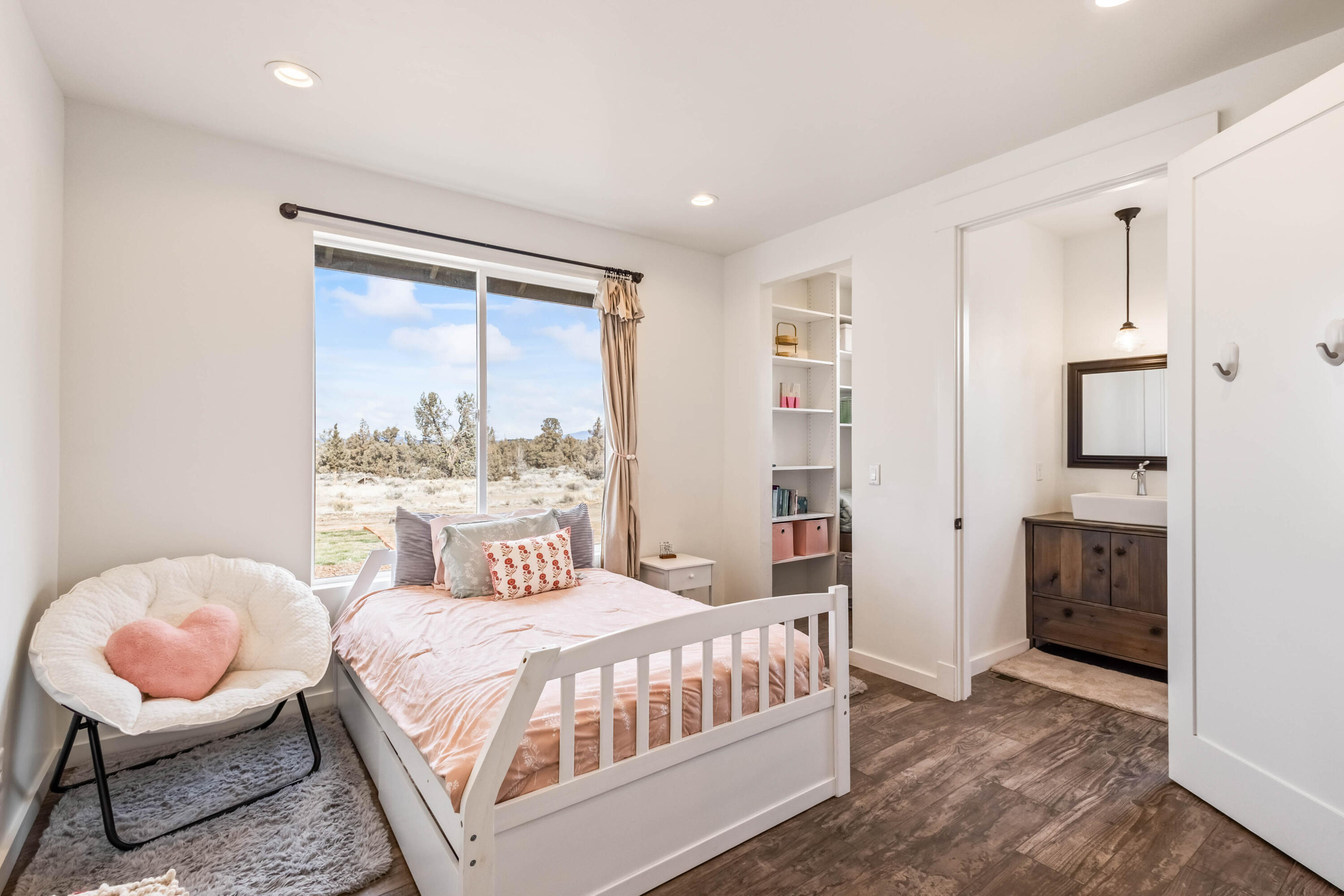 18385 SW Mount Adams Loop