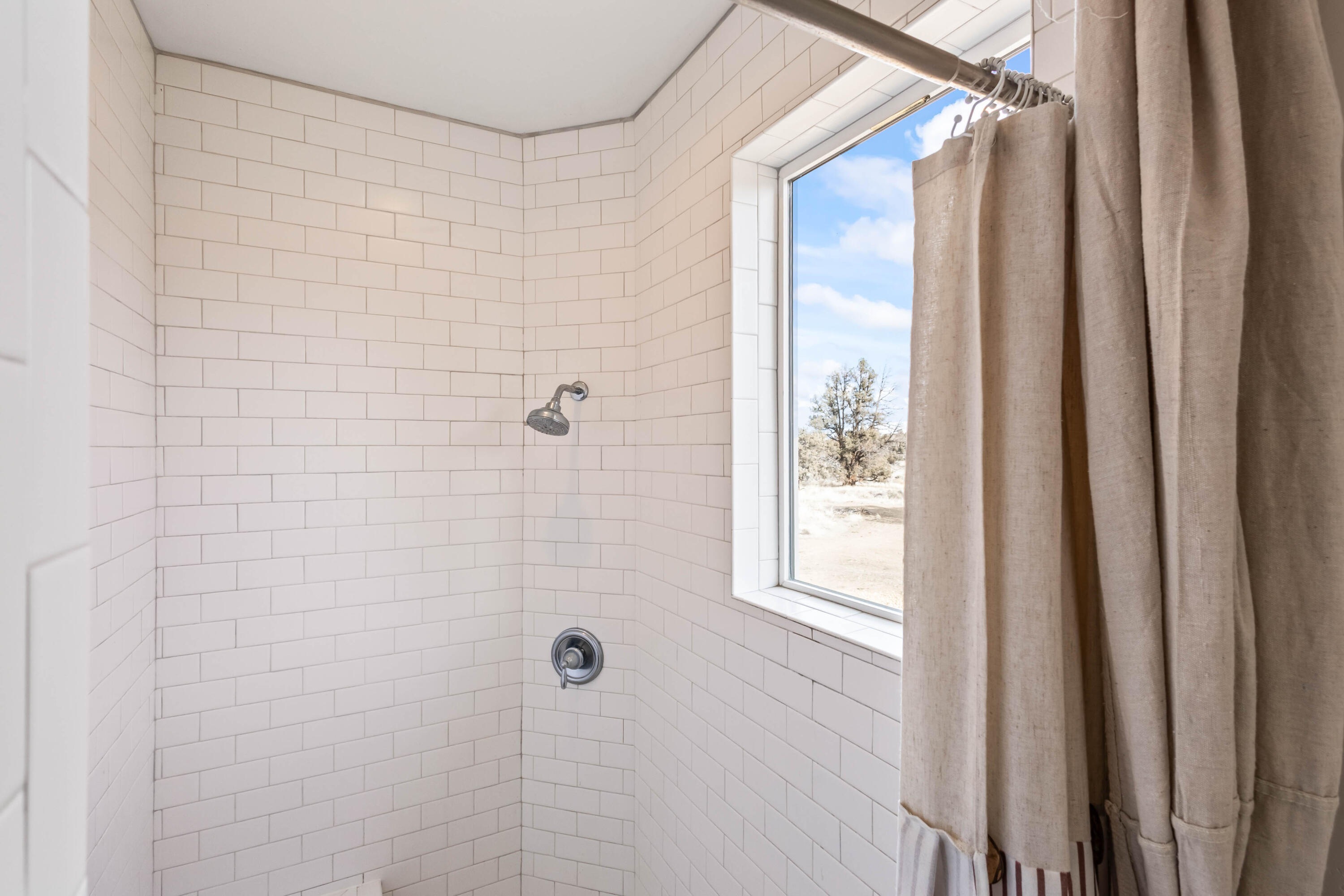 18385 SW Mount Adams Loop