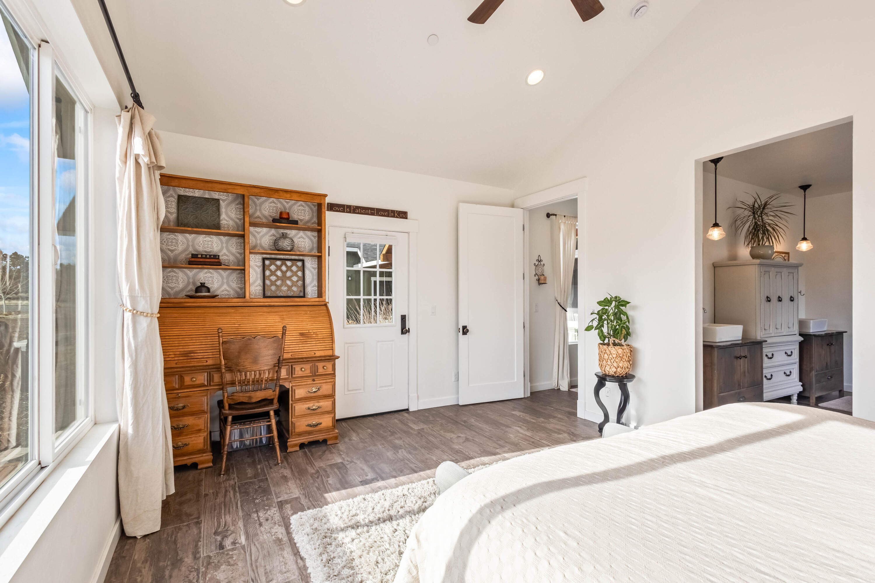 18385 SW Mount Adams Loop