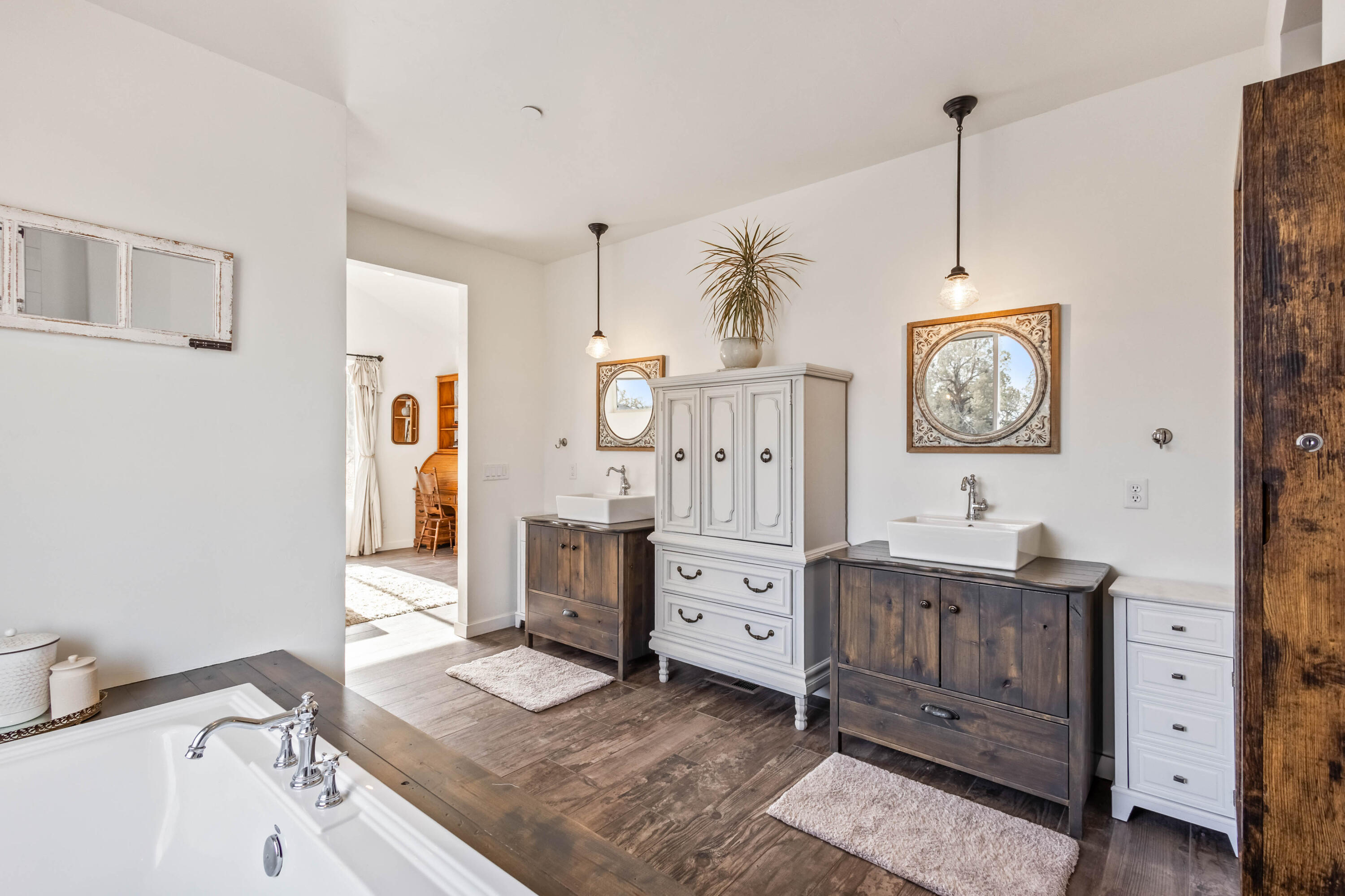 18385 SW Mount Adams Loop