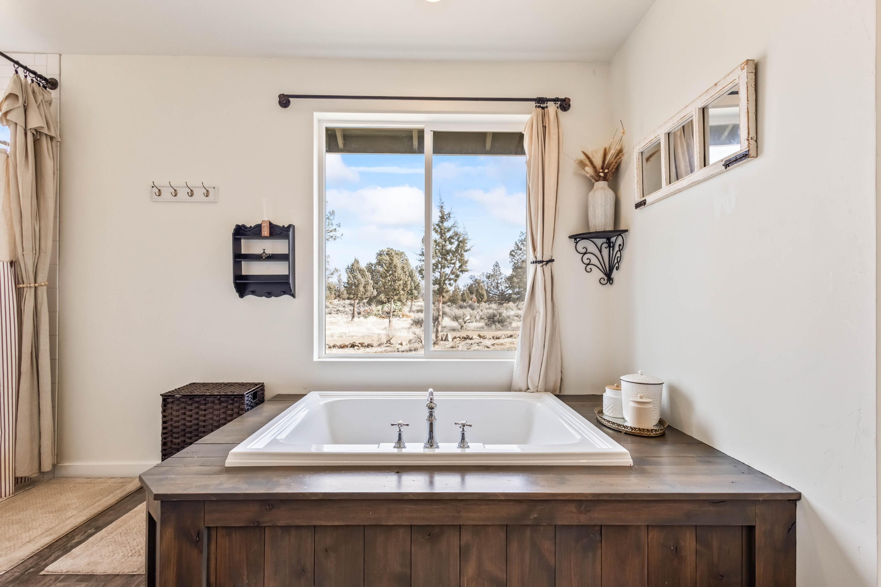 18385 SW Mount Adams Loop