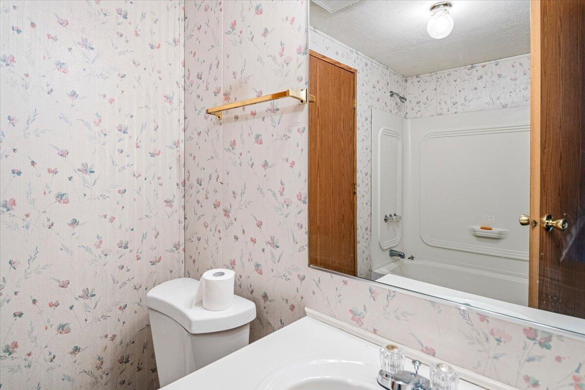 6705 SW Daly Lane