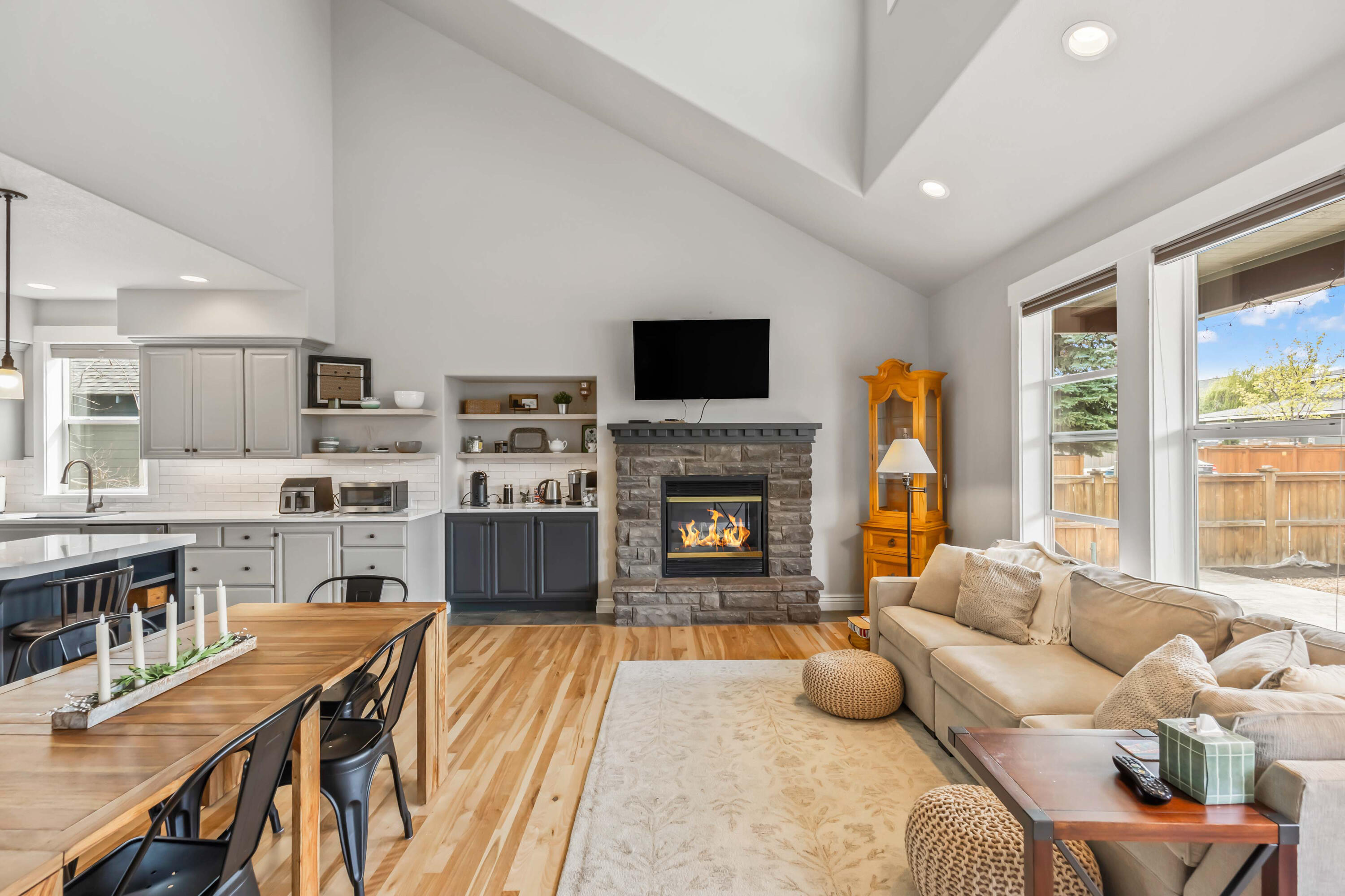 1037 NW Rimrock Drive