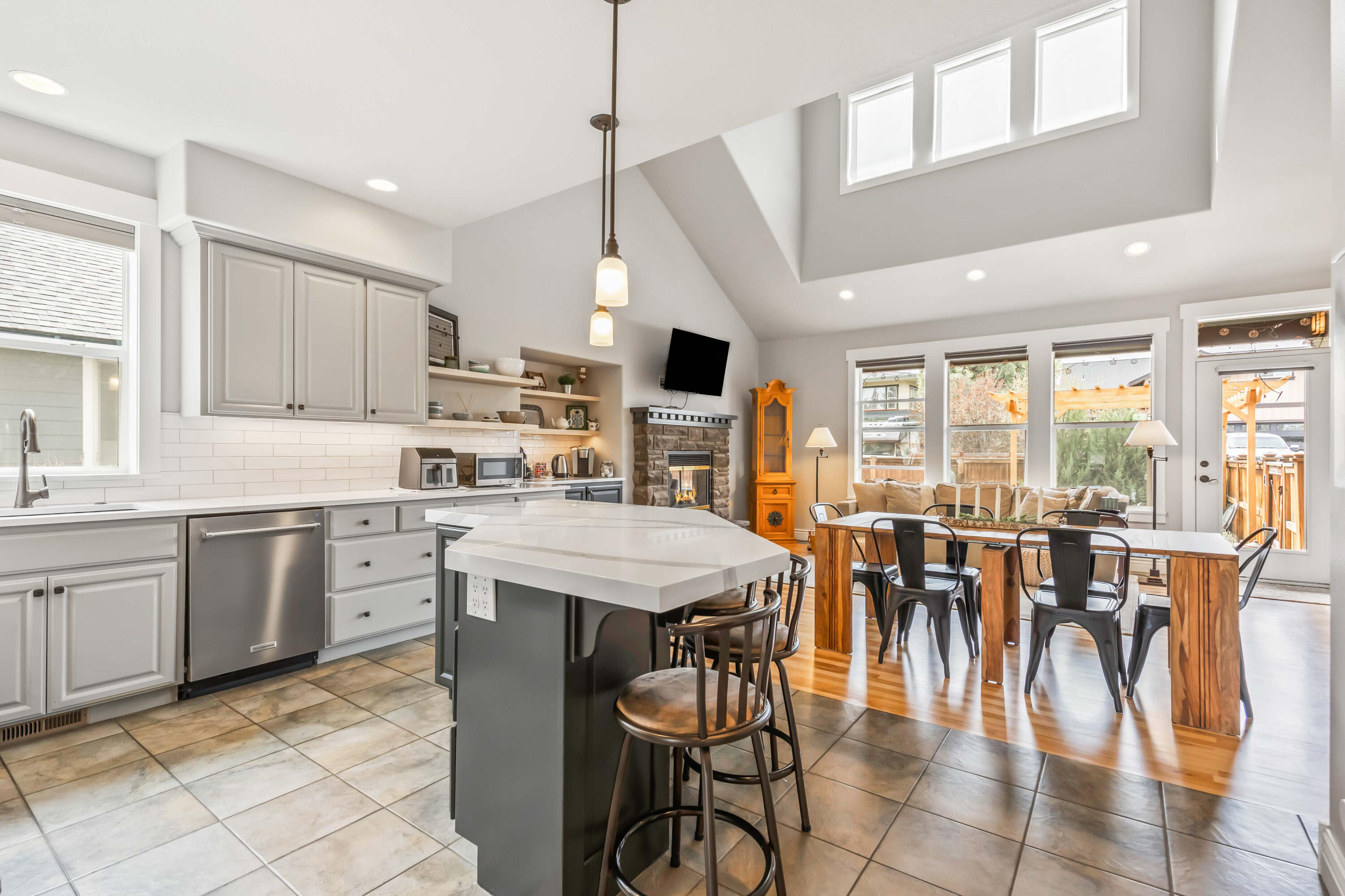 1037 NW Rimrock Drive