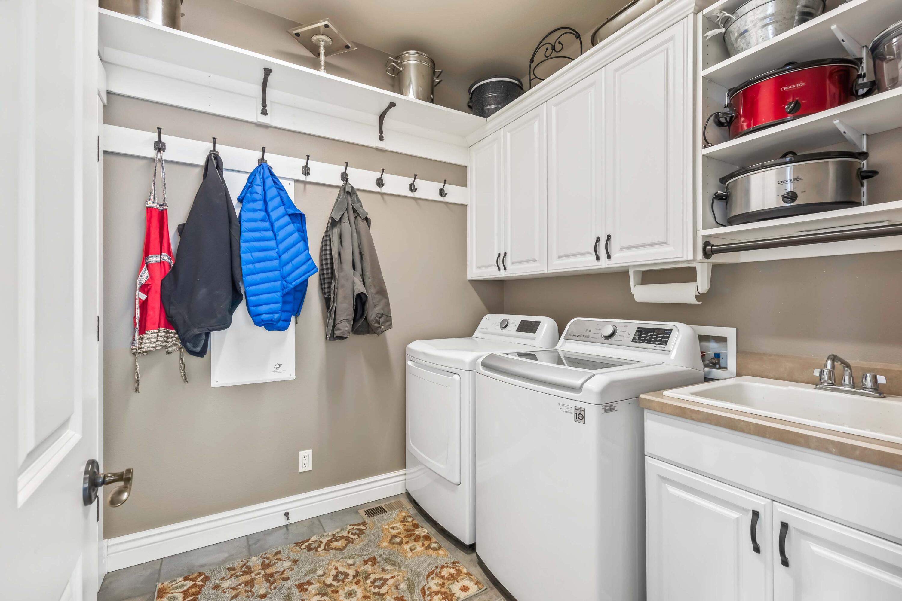 1037 NW Rimrock Drive