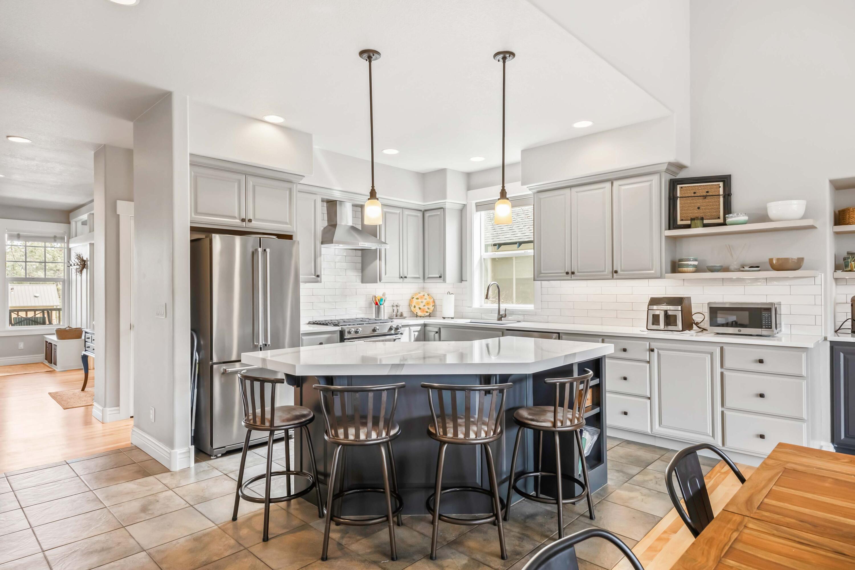 1037 NW Rimrock Drive