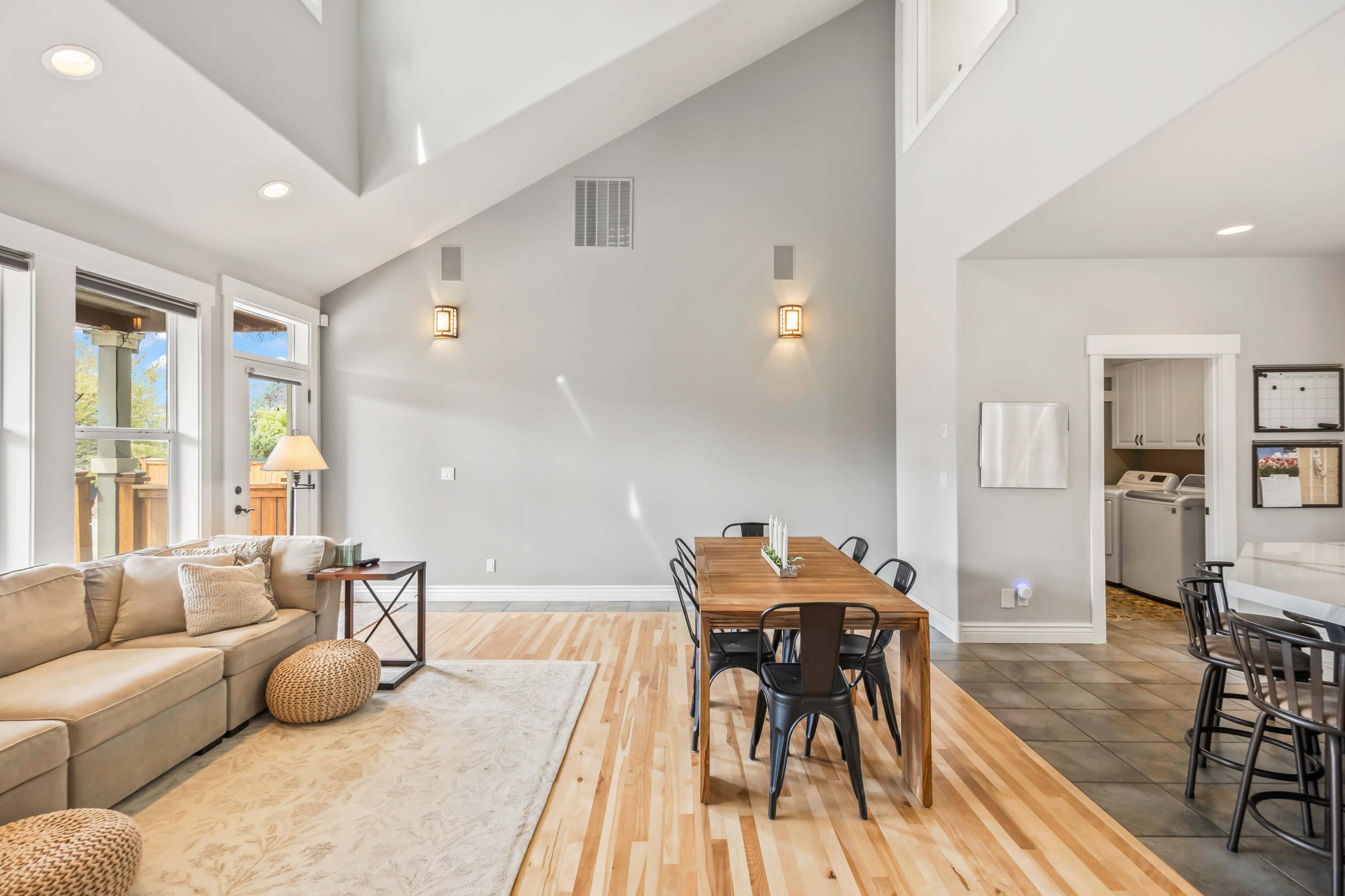 1037 NW Rimrock Drive