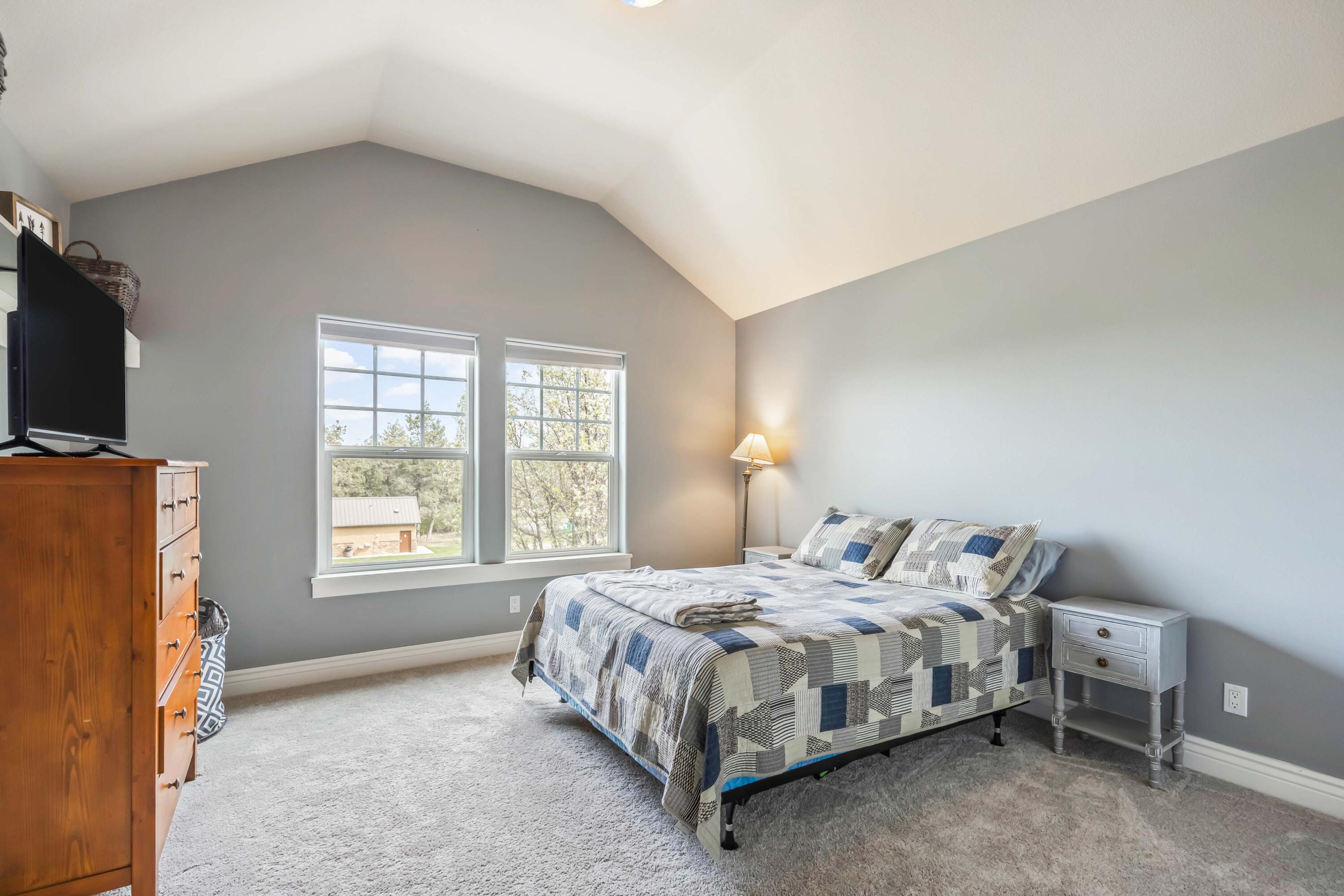 1037 NW Rimrock Drive