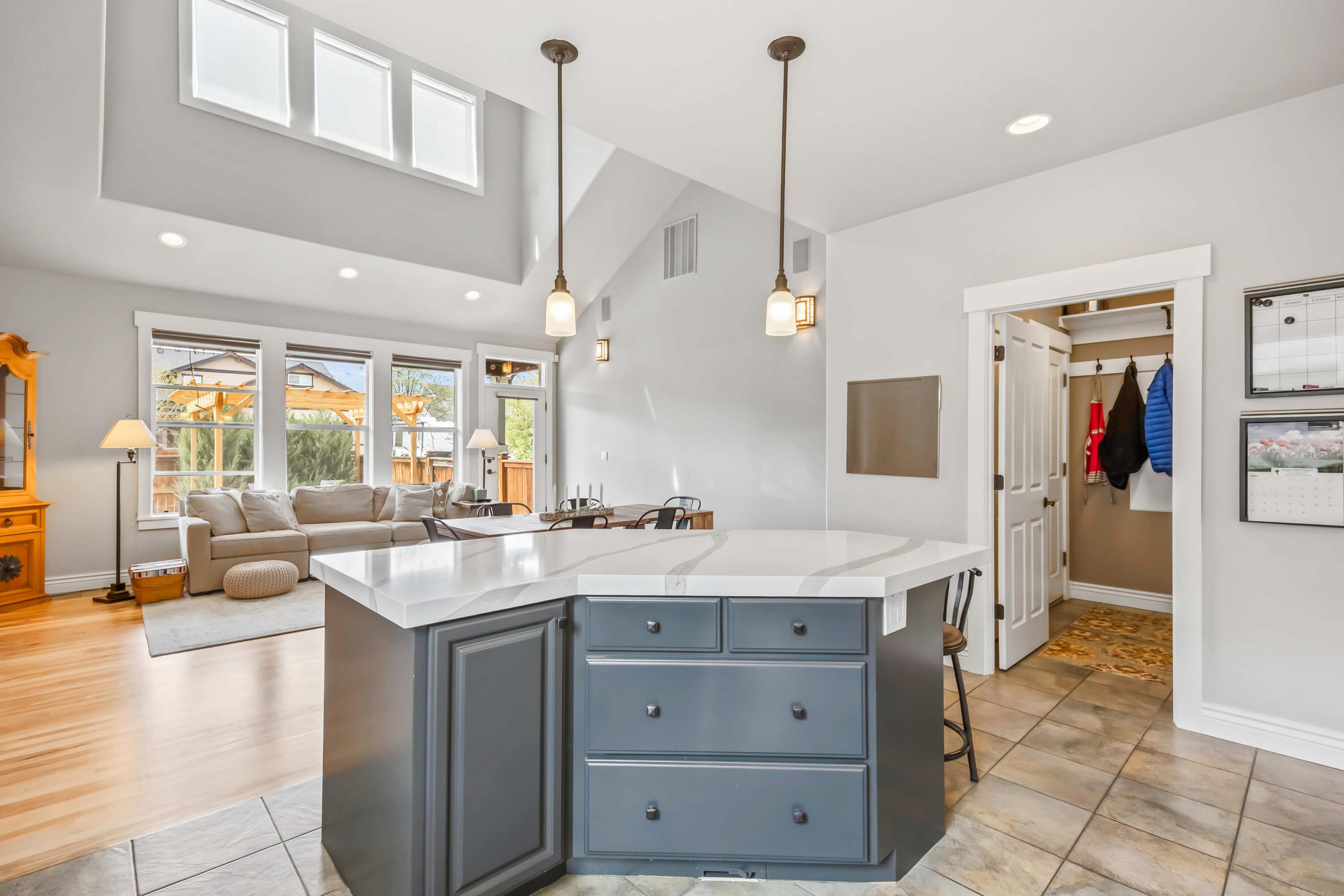 1037 NW Rimrock Drive