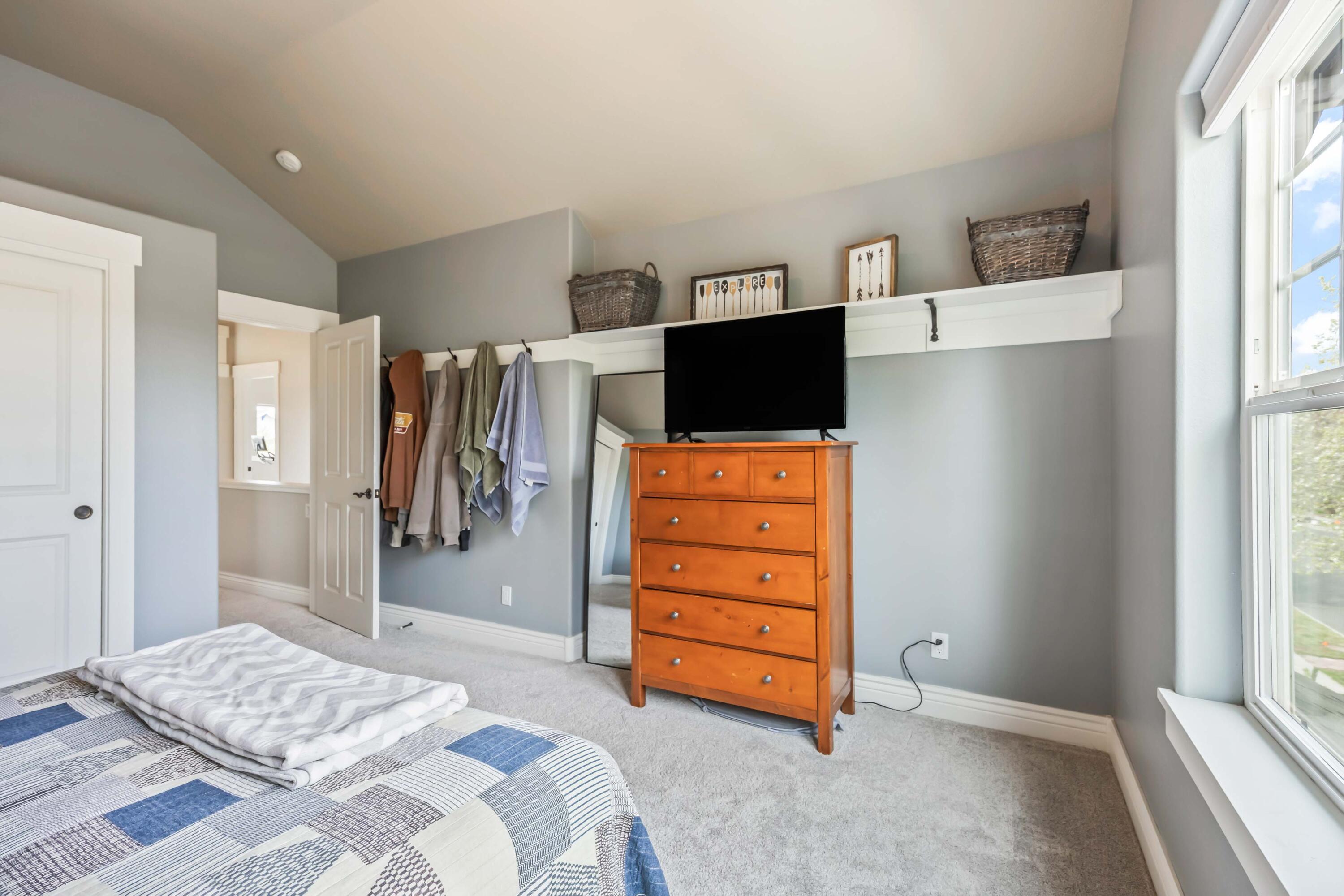 1037 NW Rimrock Drive