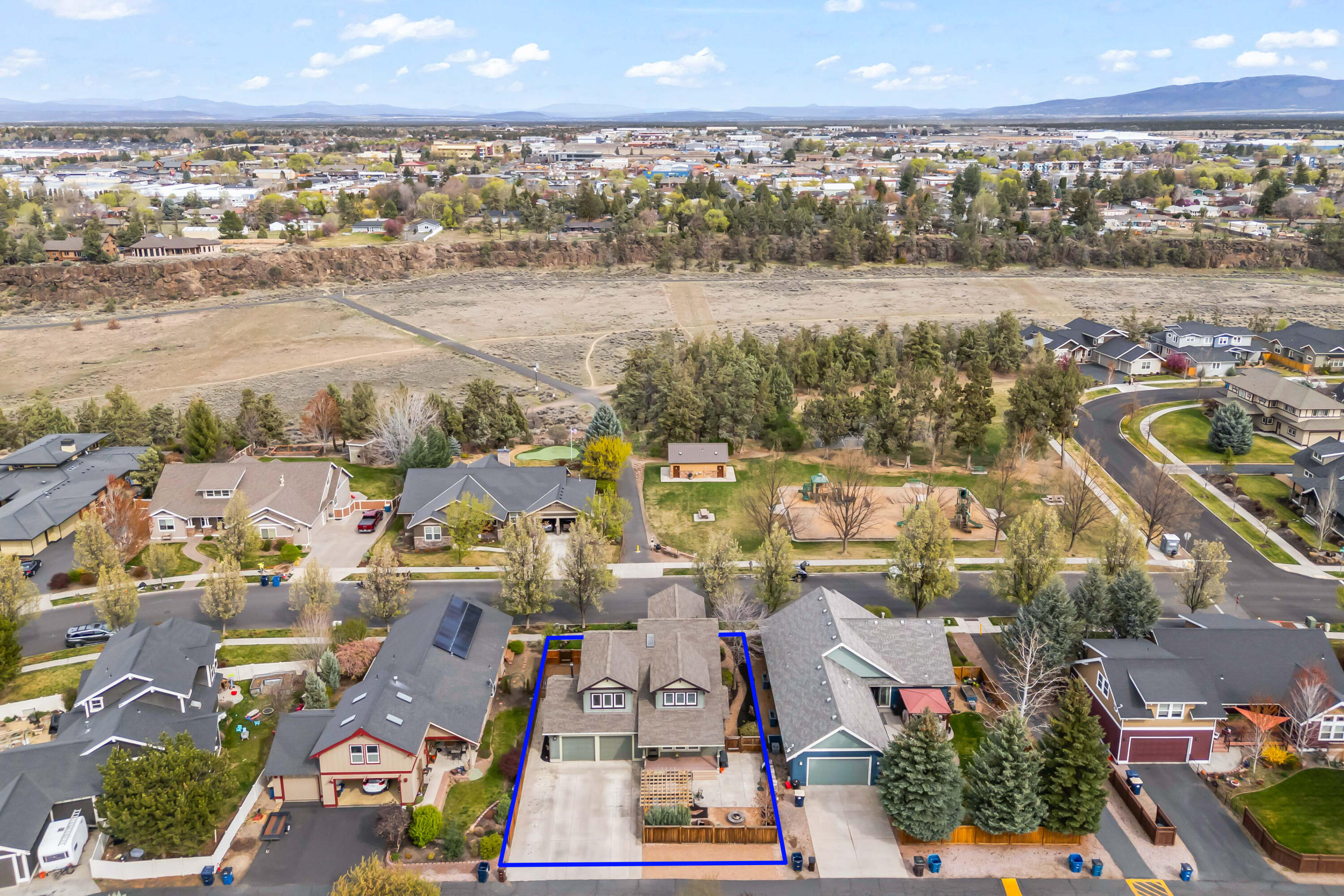 1037 NW Rimrock Drive