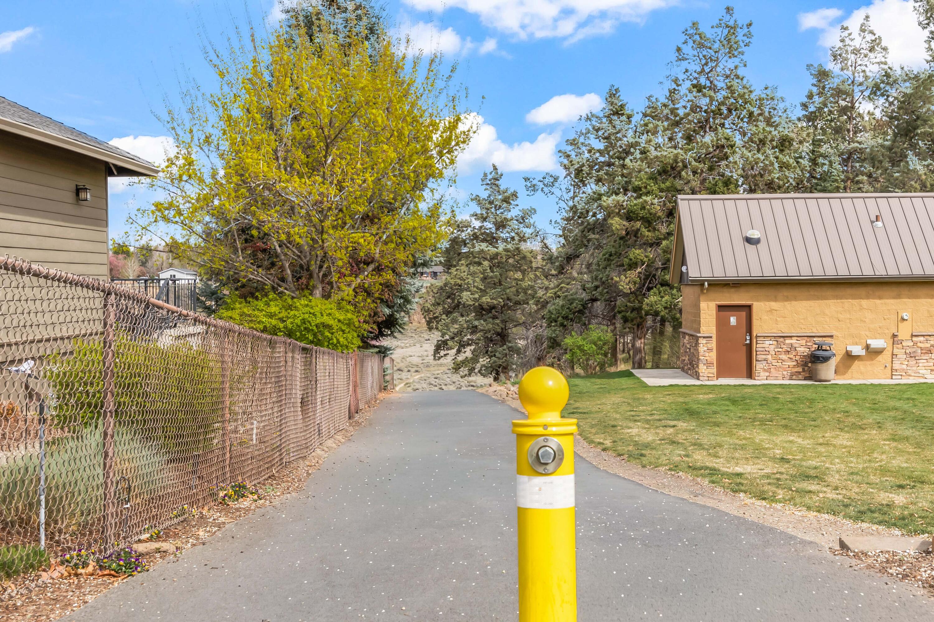 1037 NW Rimrock Drive