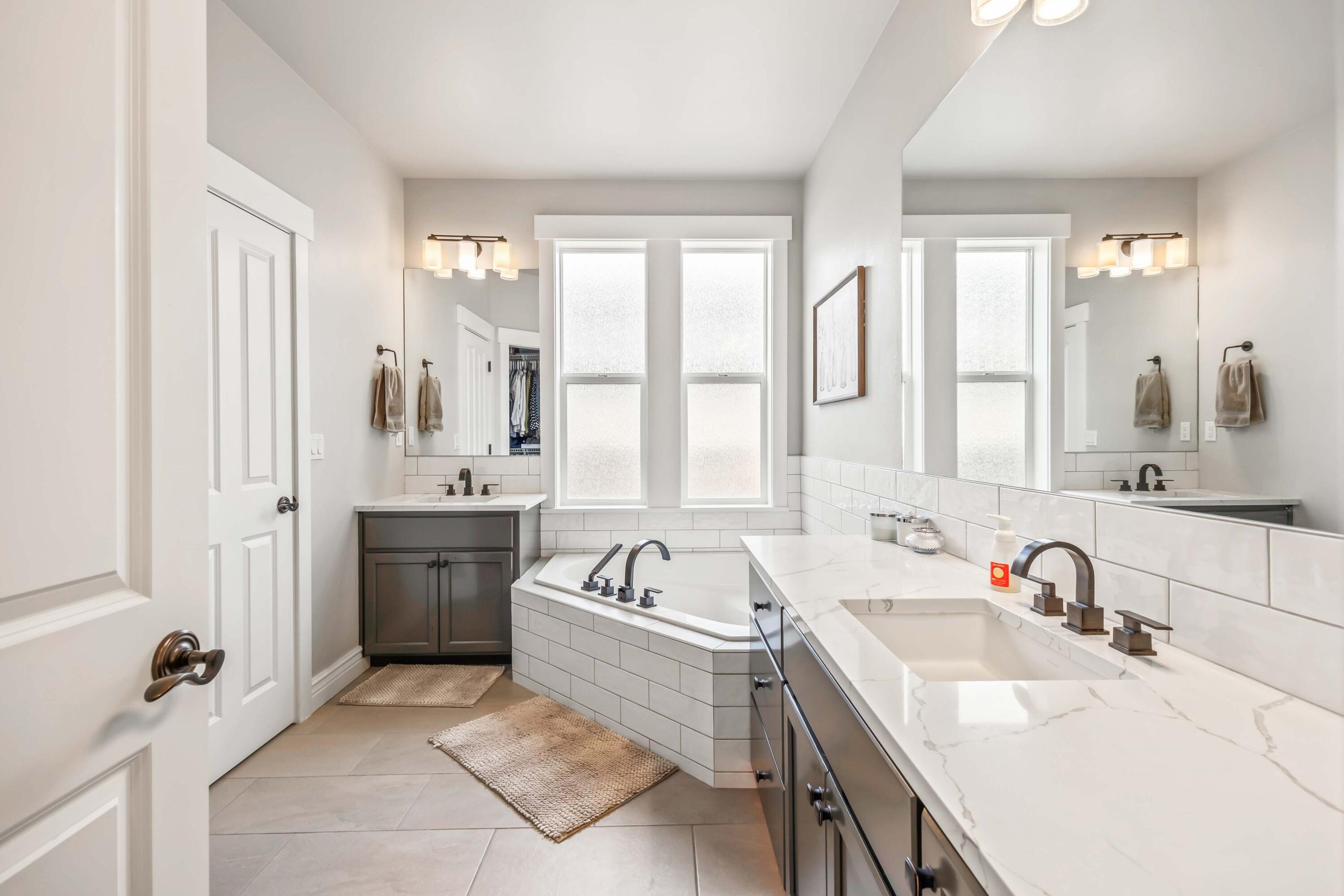 1037 NW Rimrock Drive