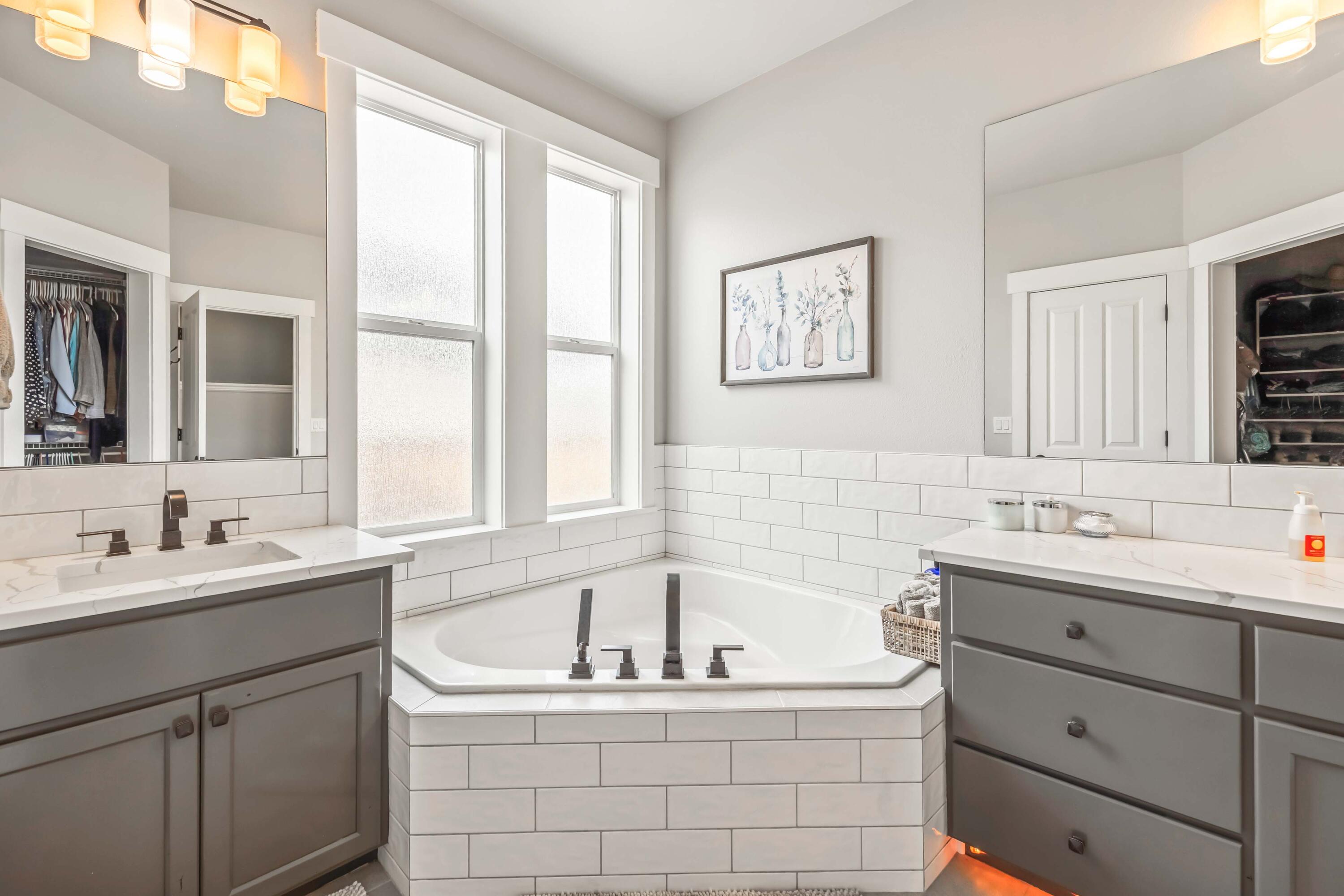 1037 NW Rimrock Drive