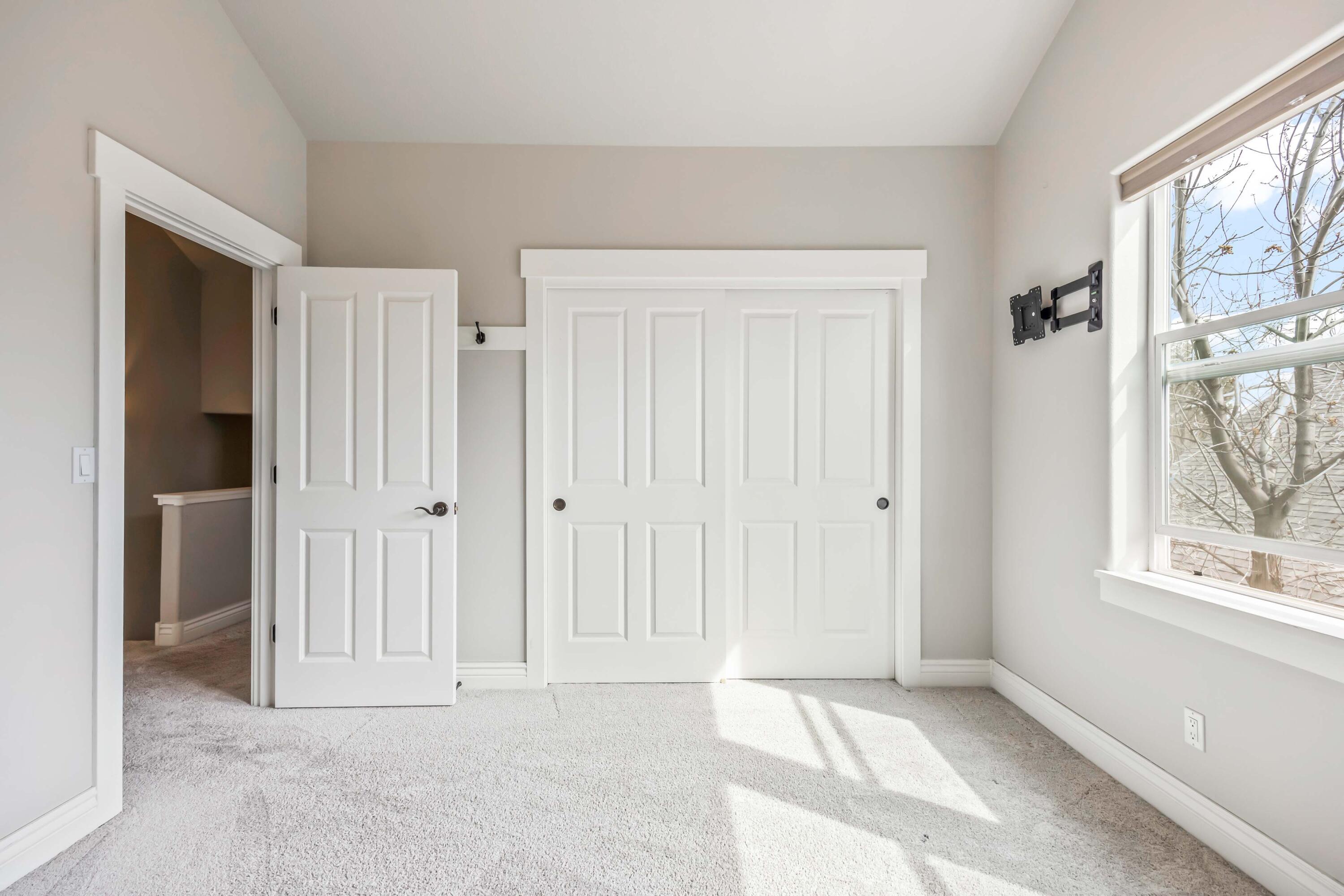 1037 NW Rimrock Drive