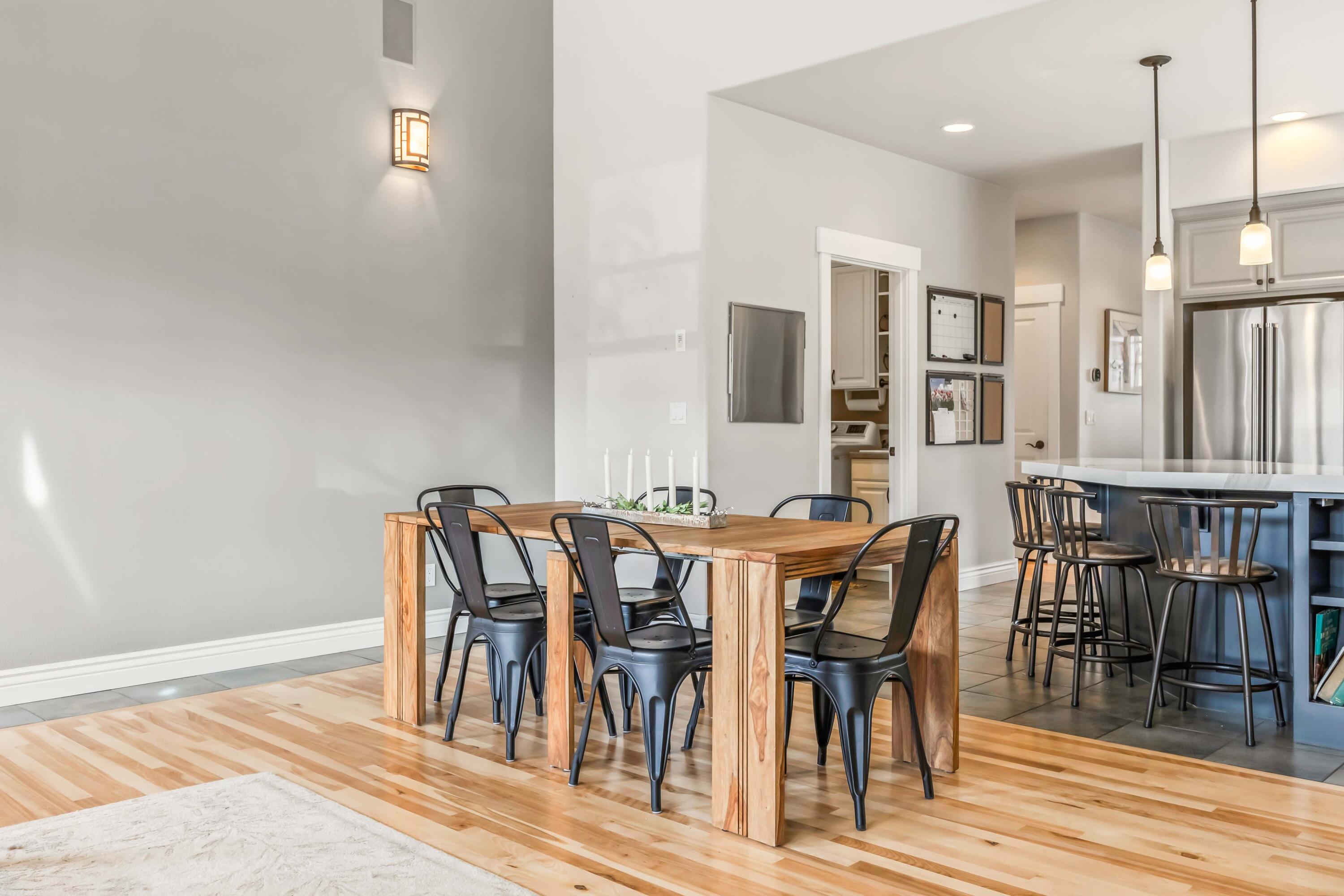 1037 NW Rimrock Drive