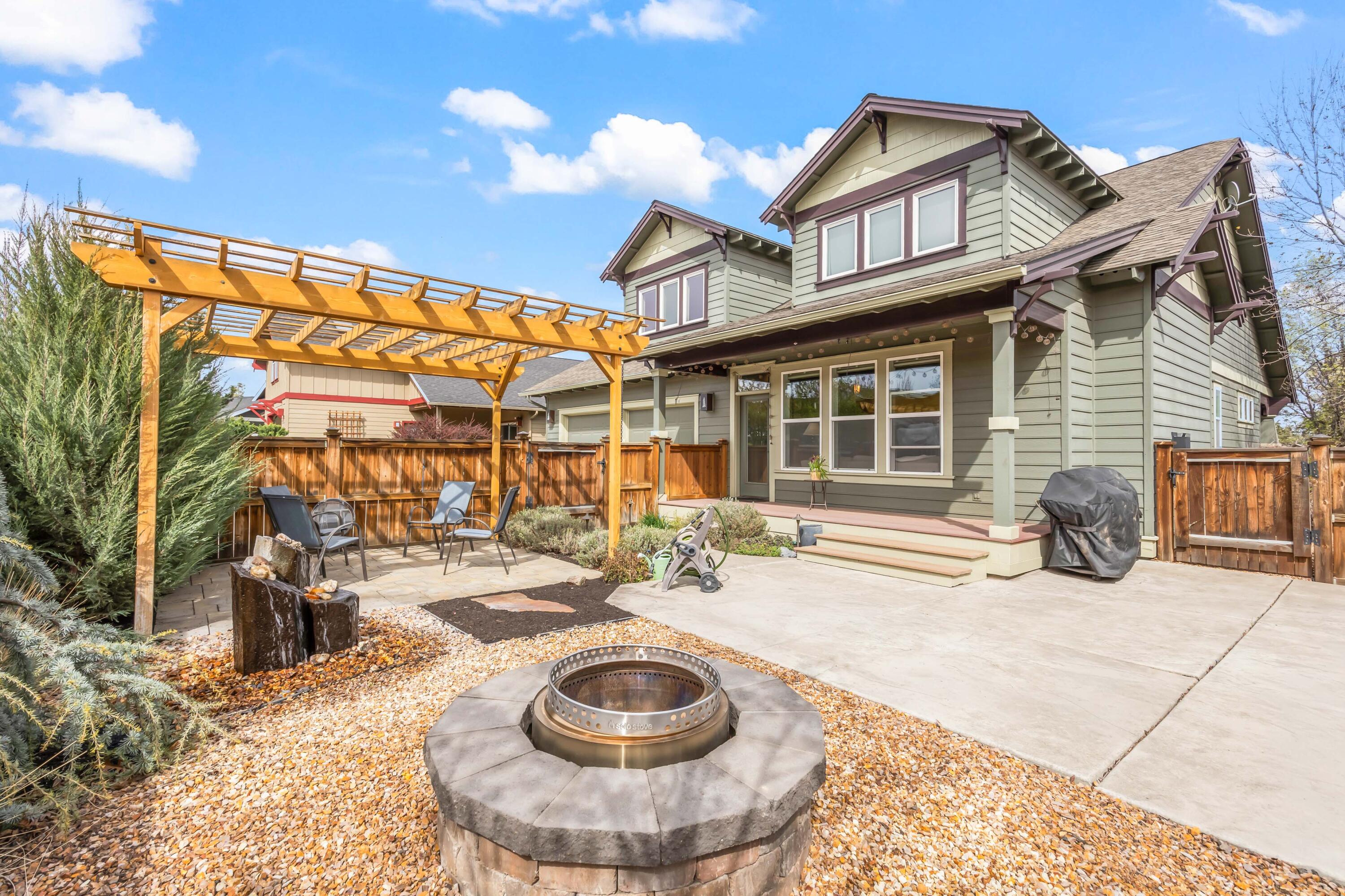 1037 NW Rimrock Drive