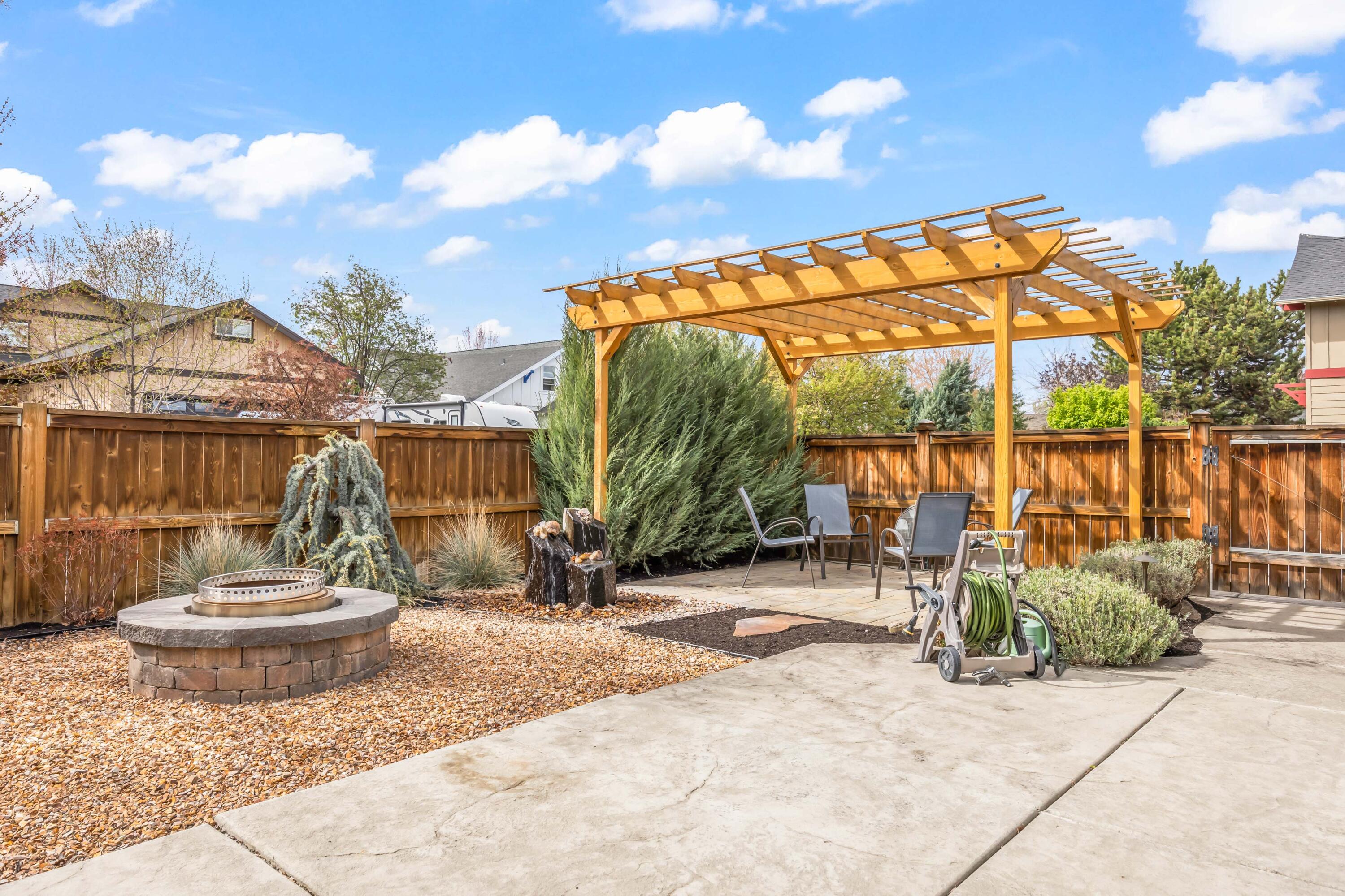 1037 NW Rimrock Drive