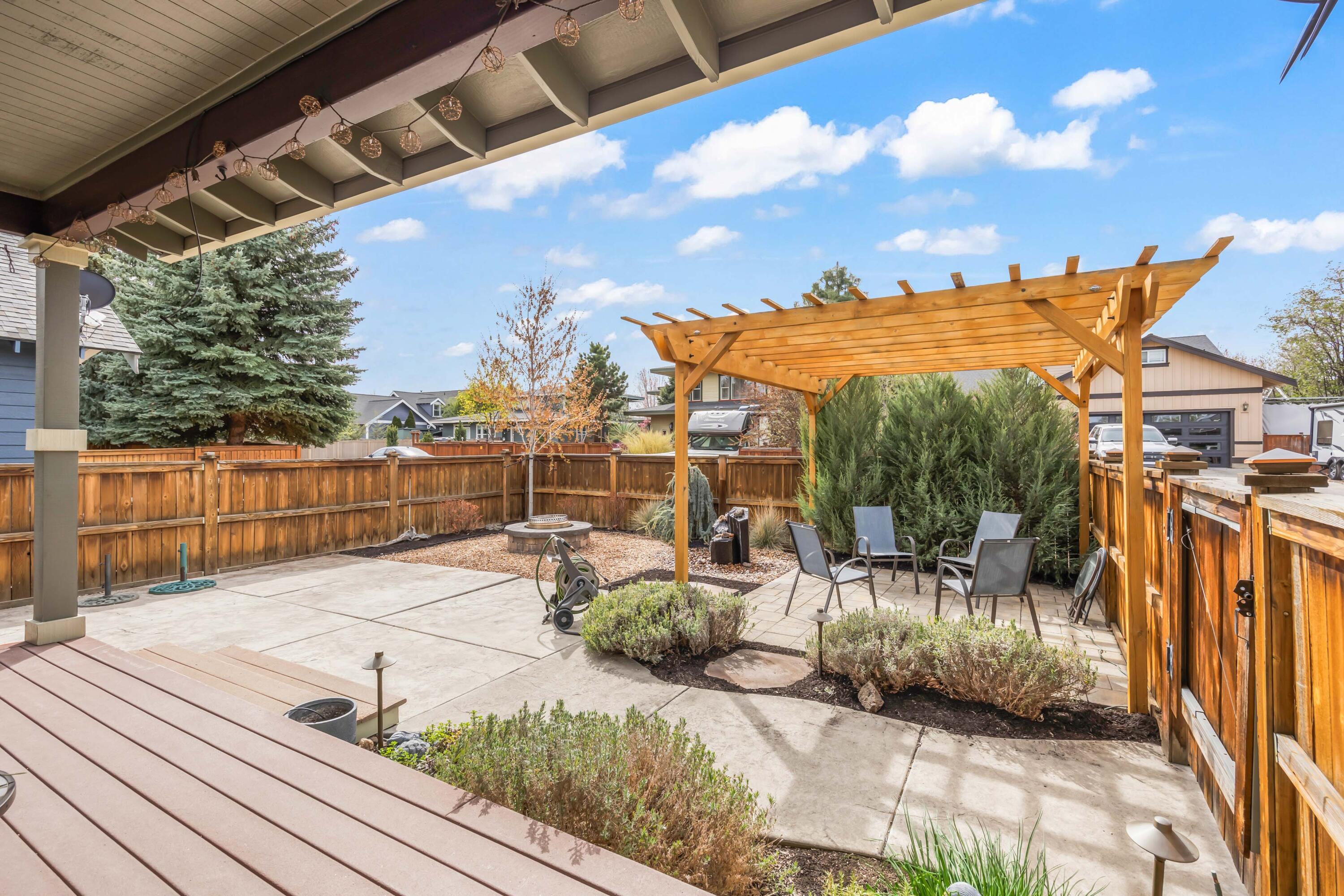 1037 NW Rimrock Drive