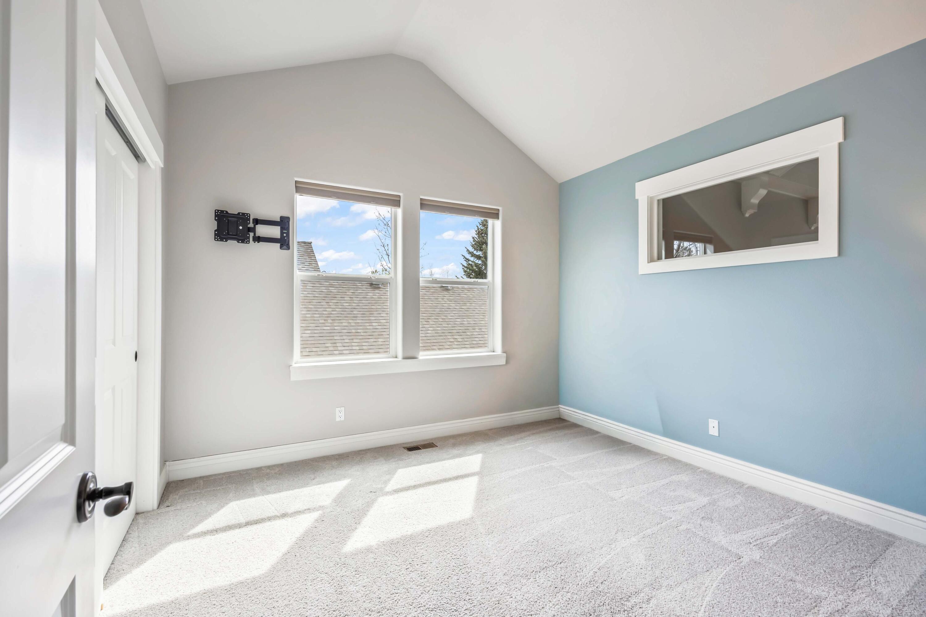 1037 NW Rimrock Drive