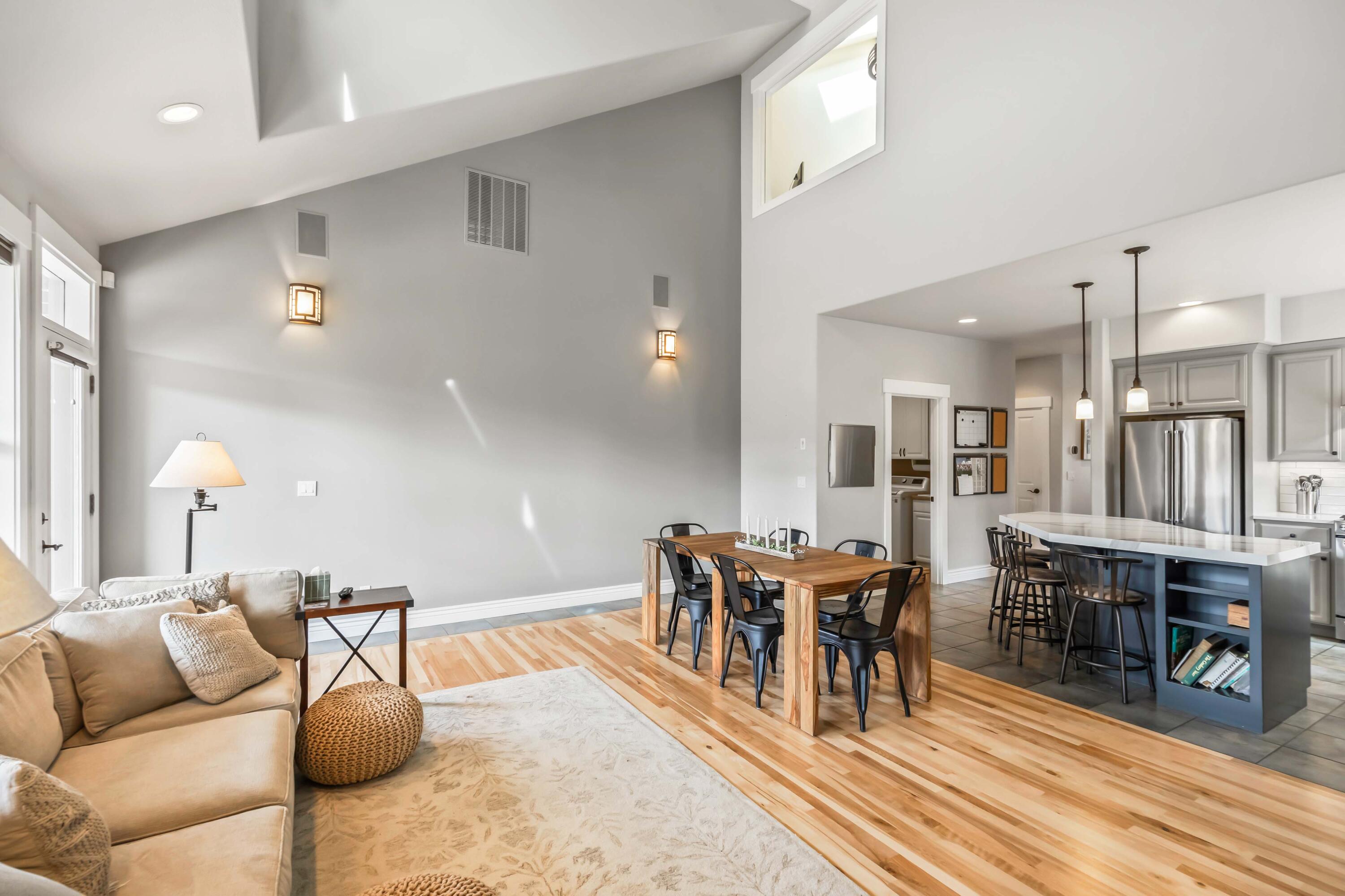 1037 NW Rimrock Drive