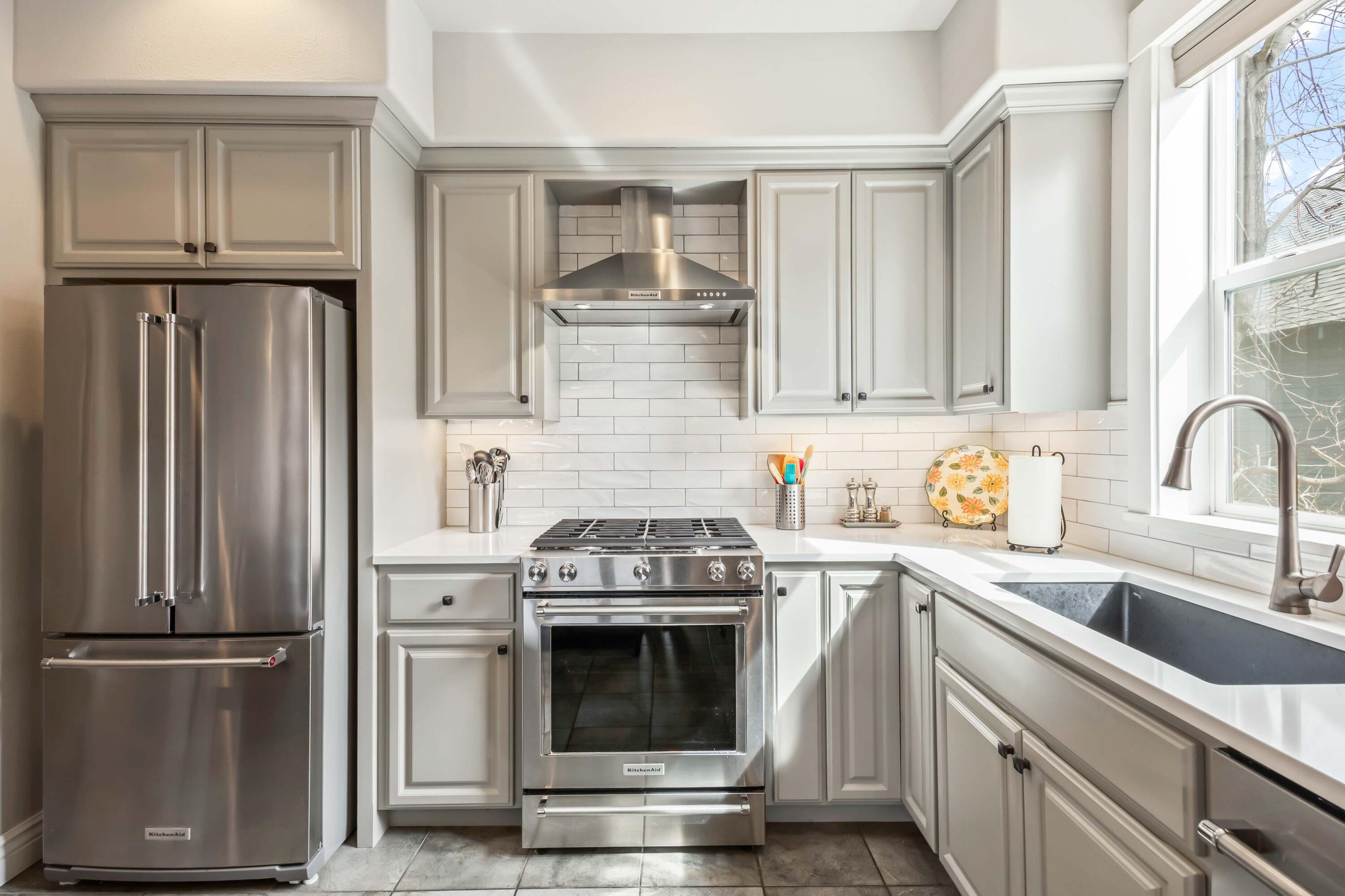 1037 NW Rimrock Drive