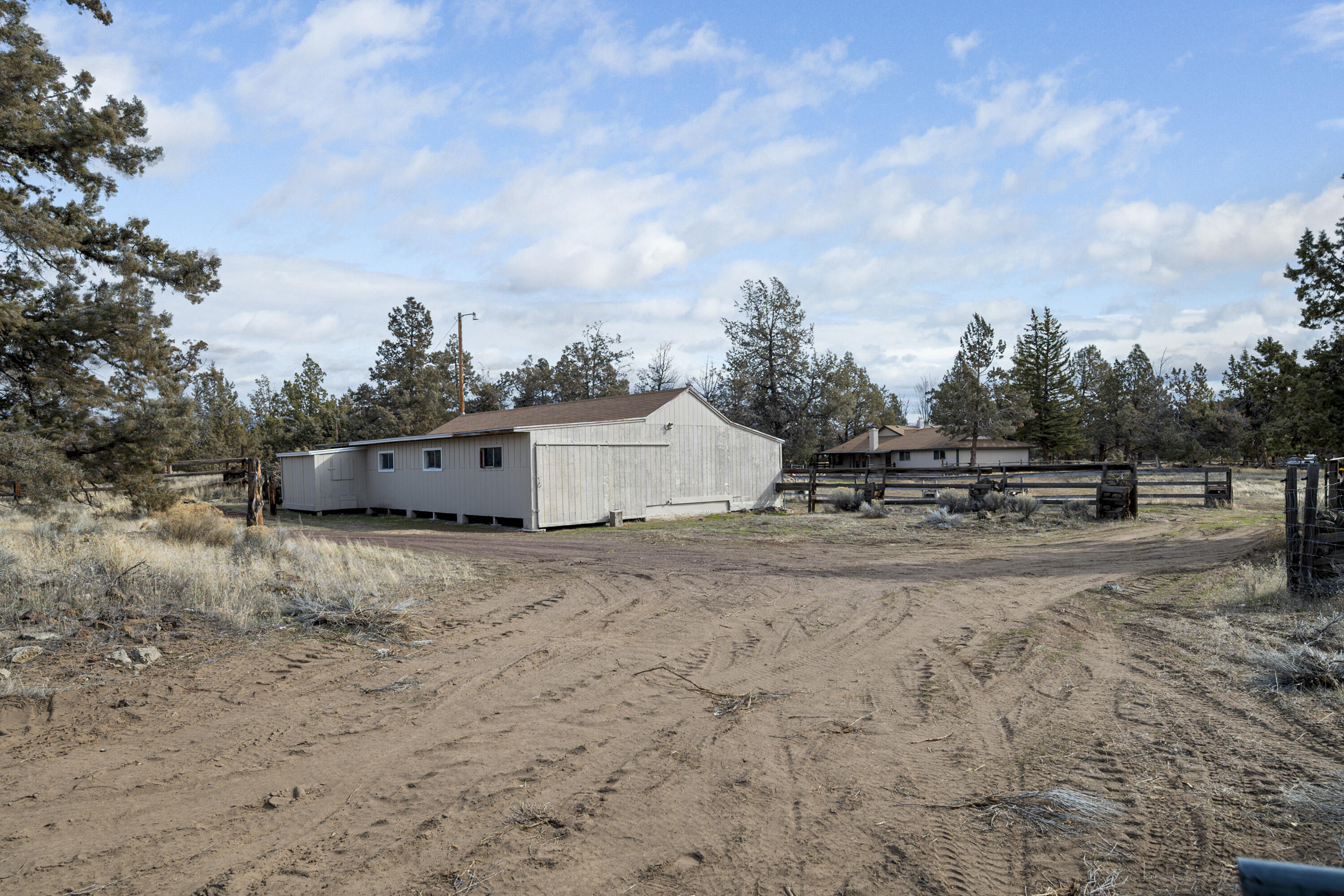7203 NW Westwood Lane