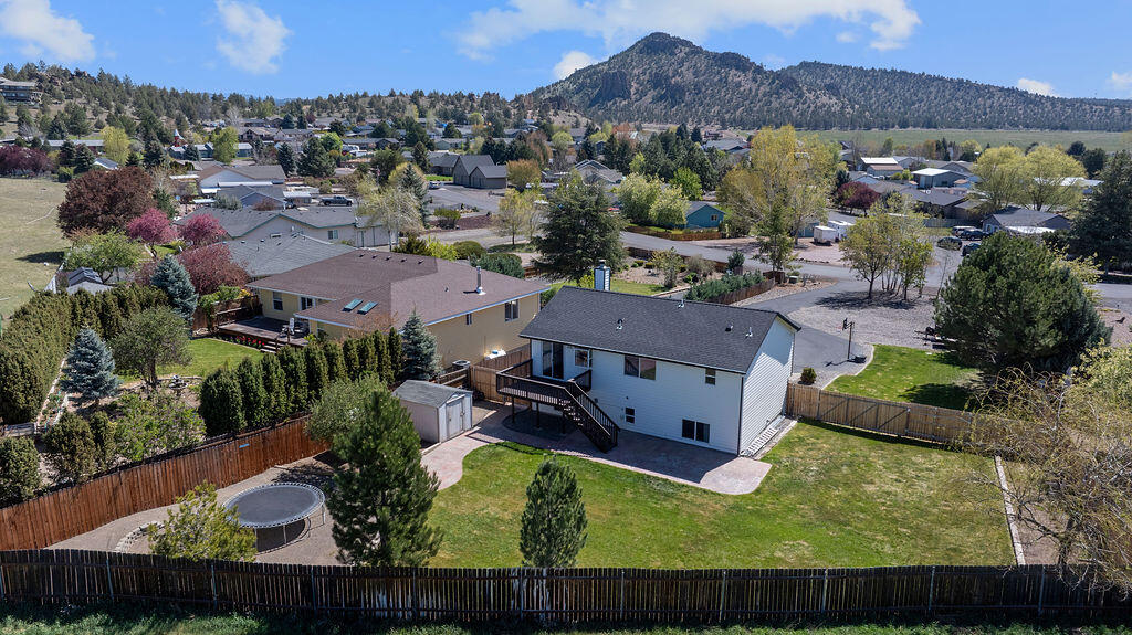 2979 NE Sugarpine