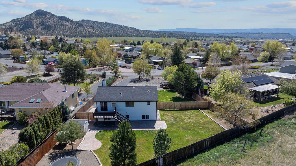 2979 NE Sugarpine