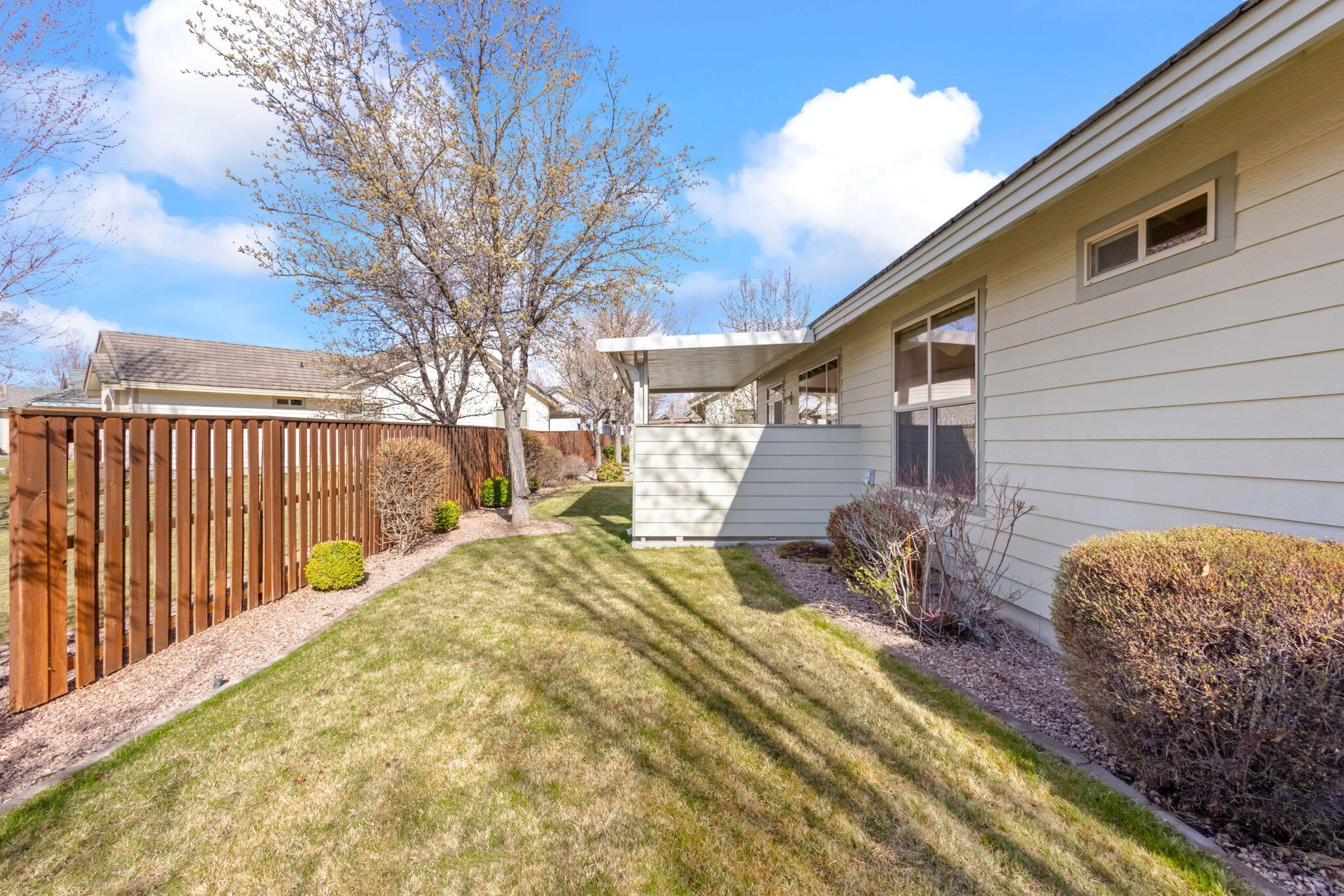 1726 NW Cliff Side Way