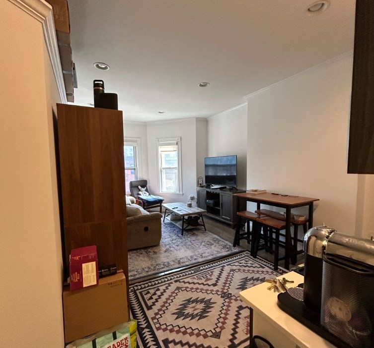 225 Newbury St # 4F